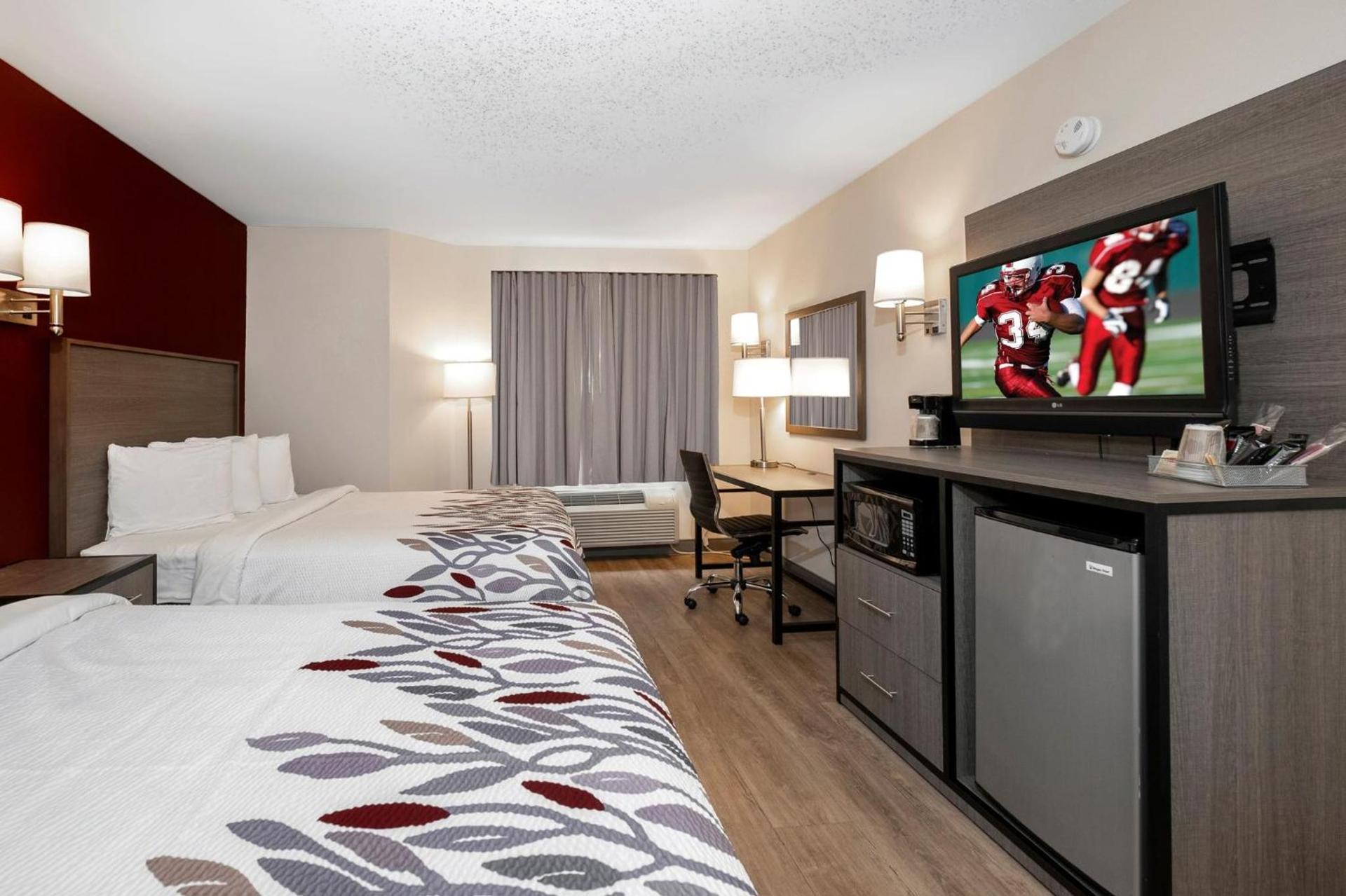 Red Roof Inn Clifton Park photo 22