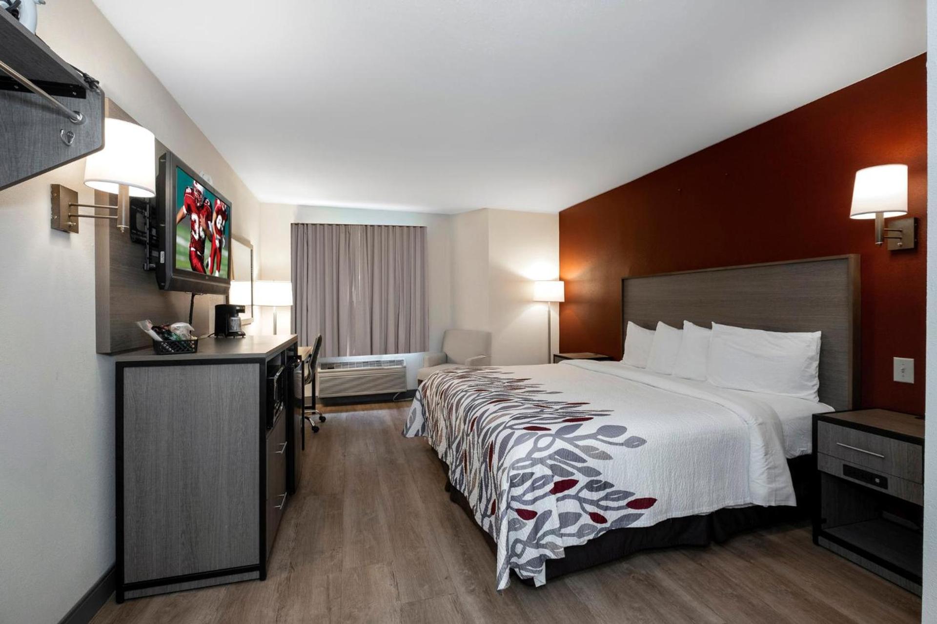 Red Roof Inn Clifton Park photo 33