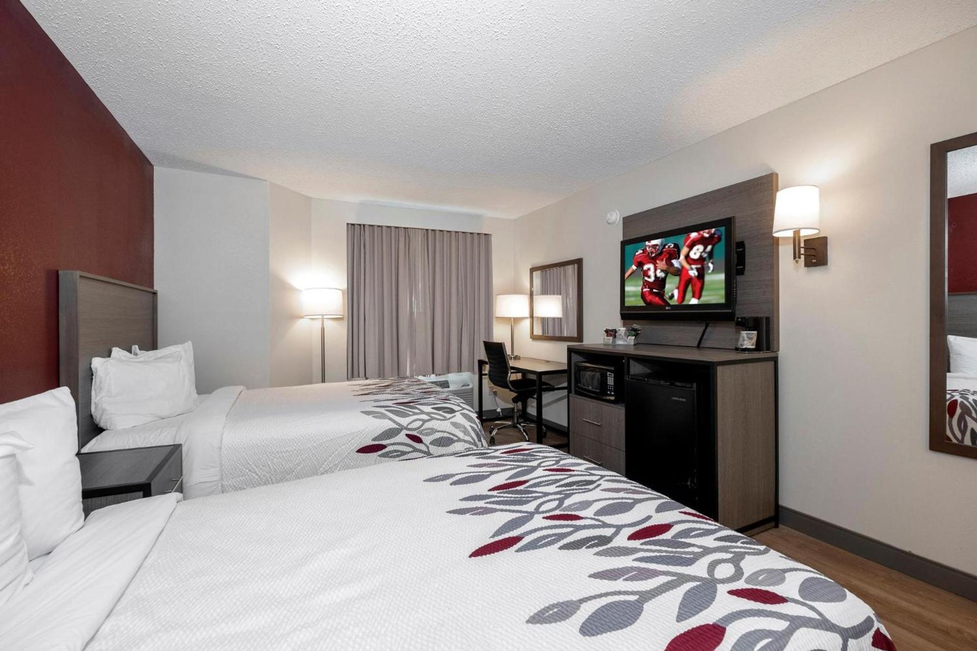 Red Roof Inn Clifton Park photo 19
