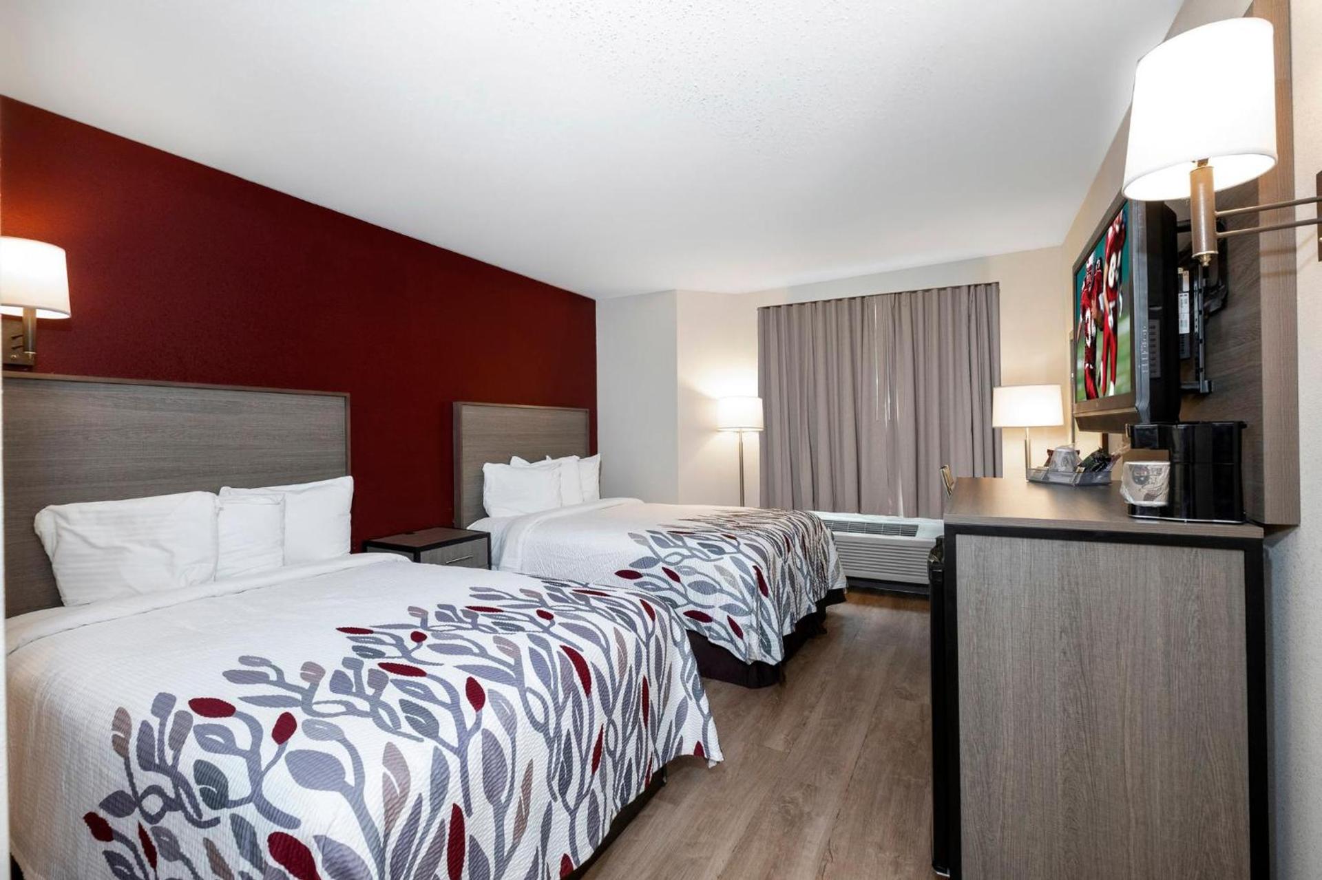 Red Roof Inn Clifton Park photo 17