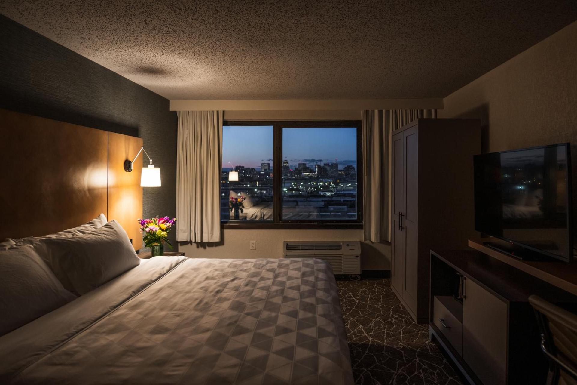 Holiday Inn Newark International Airport photo 10