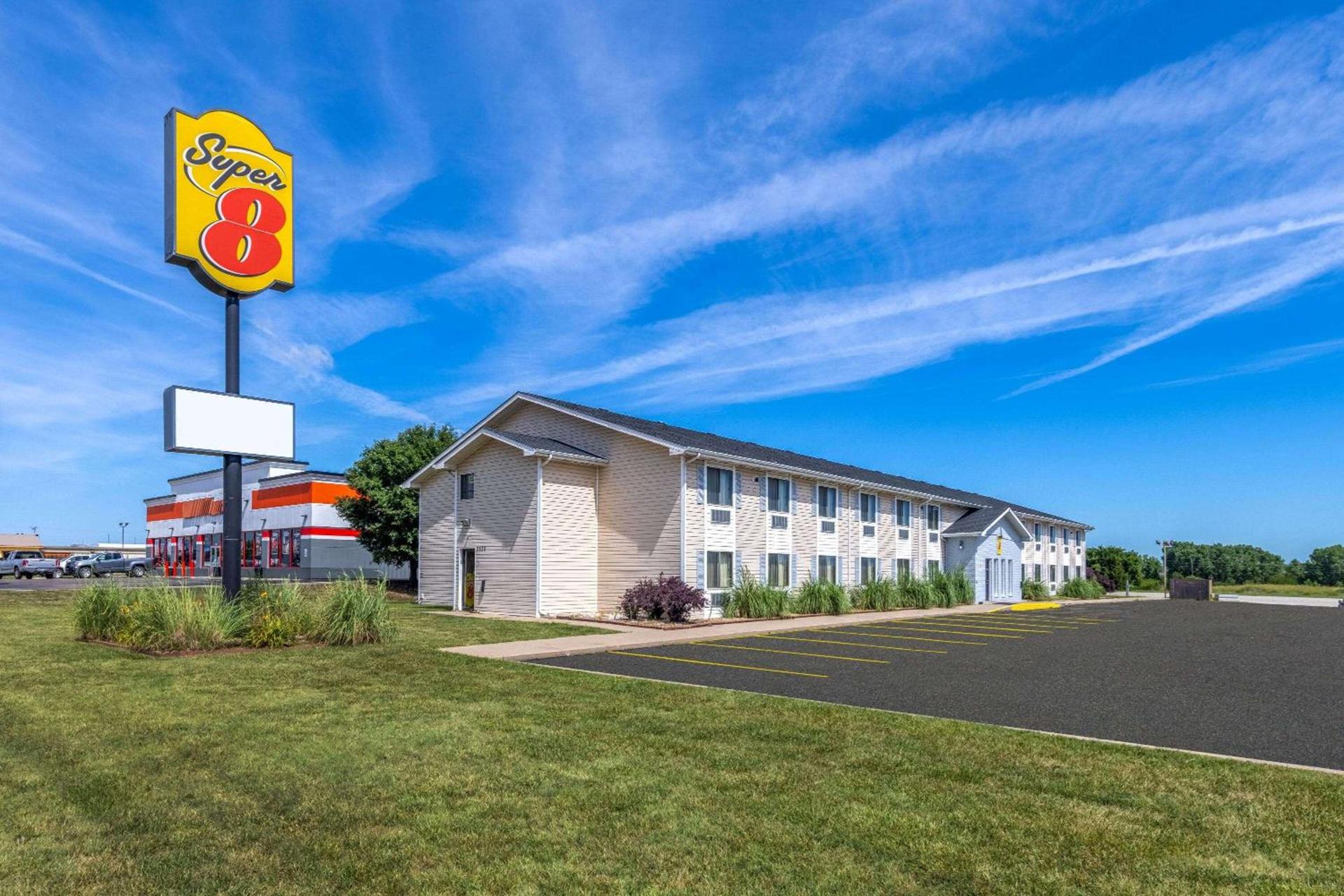 Super 8 by Wyndham El Dorado — hotel in El Dorado