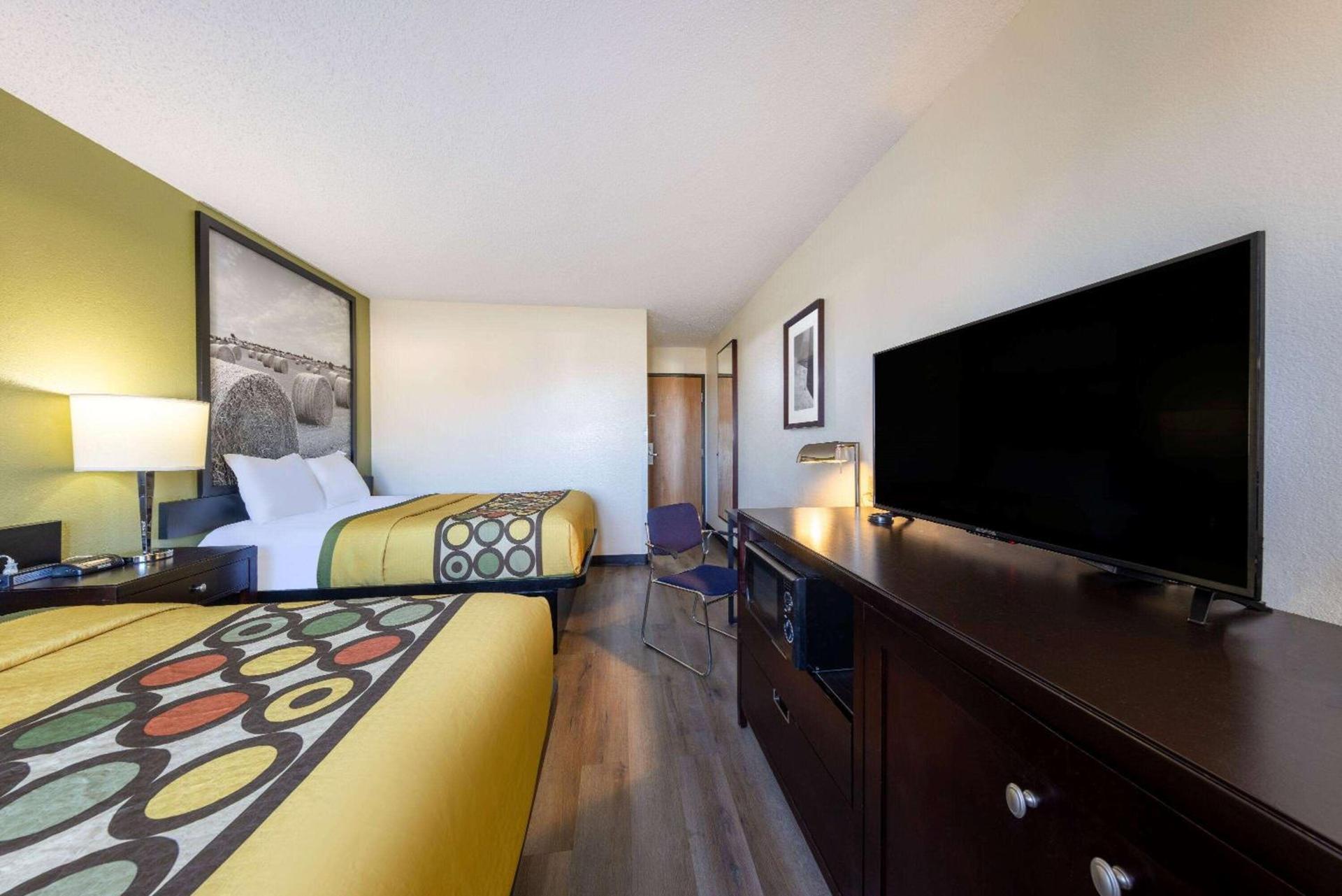 Super 8 by Wyndham El Dorado photo 6