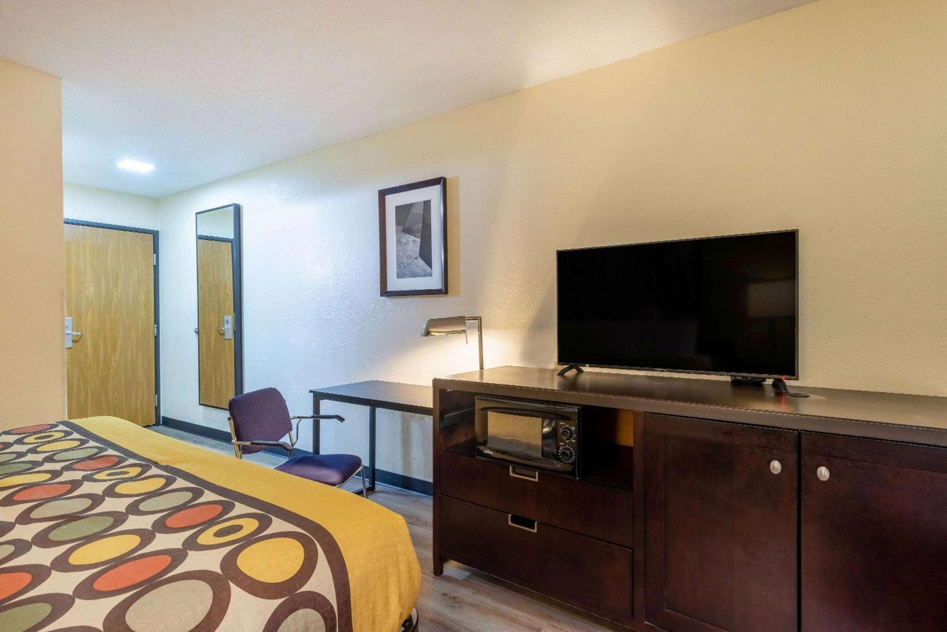 Super 8 by Wyndham El Dorado photo 9