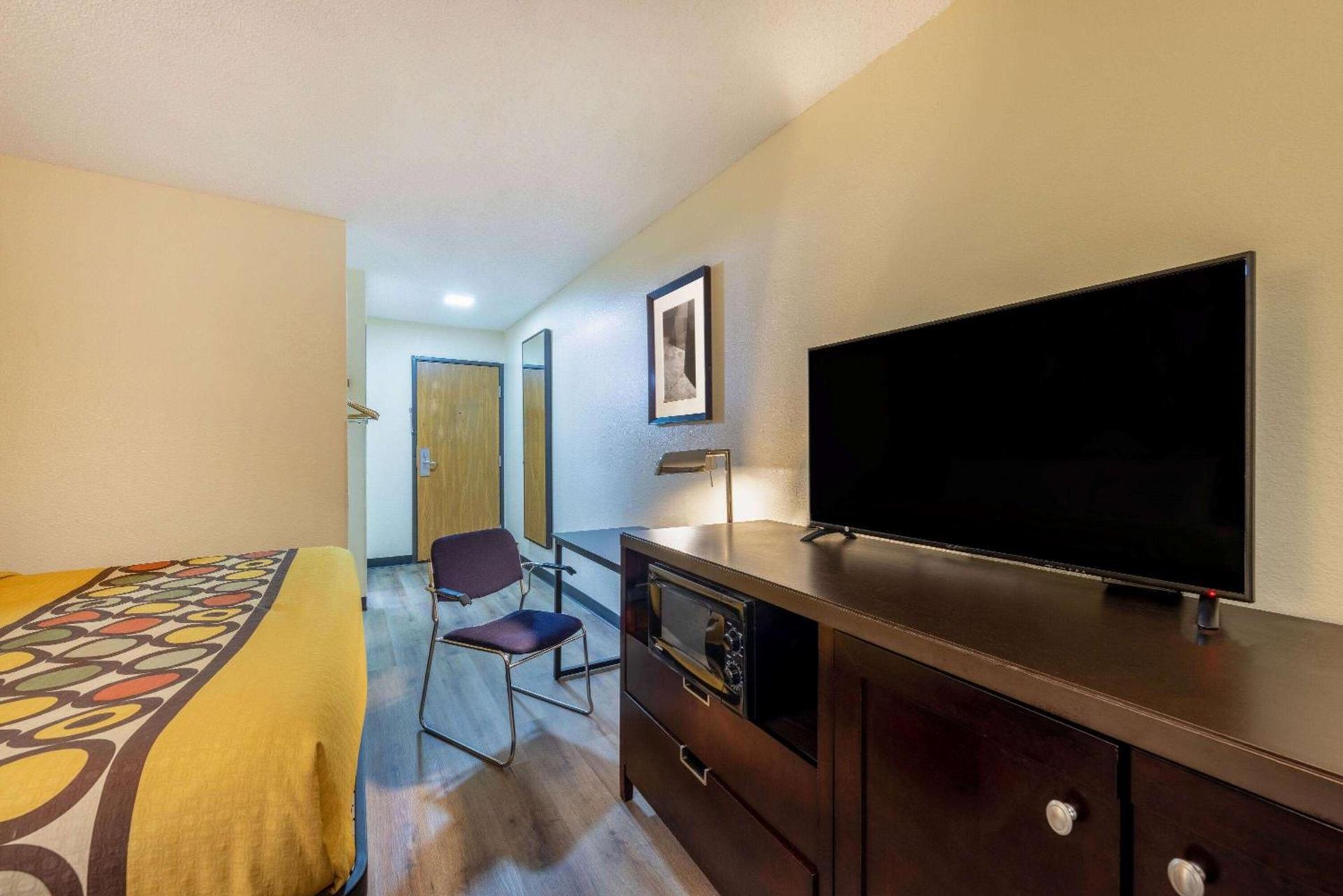 Super 8 by Wyndham El Dorado photo 10