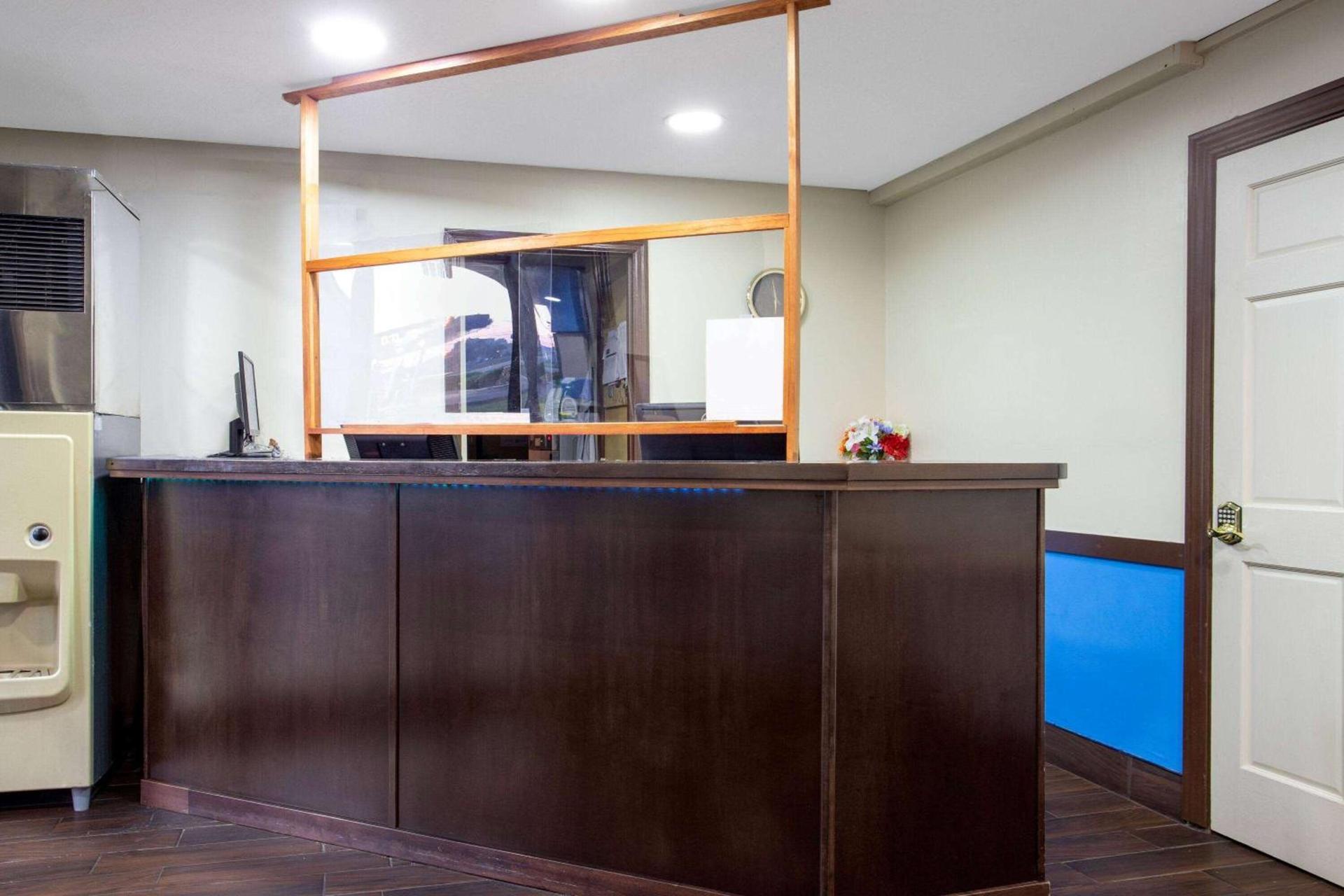 Travelodge by Wyndham Richmond IN photo 7