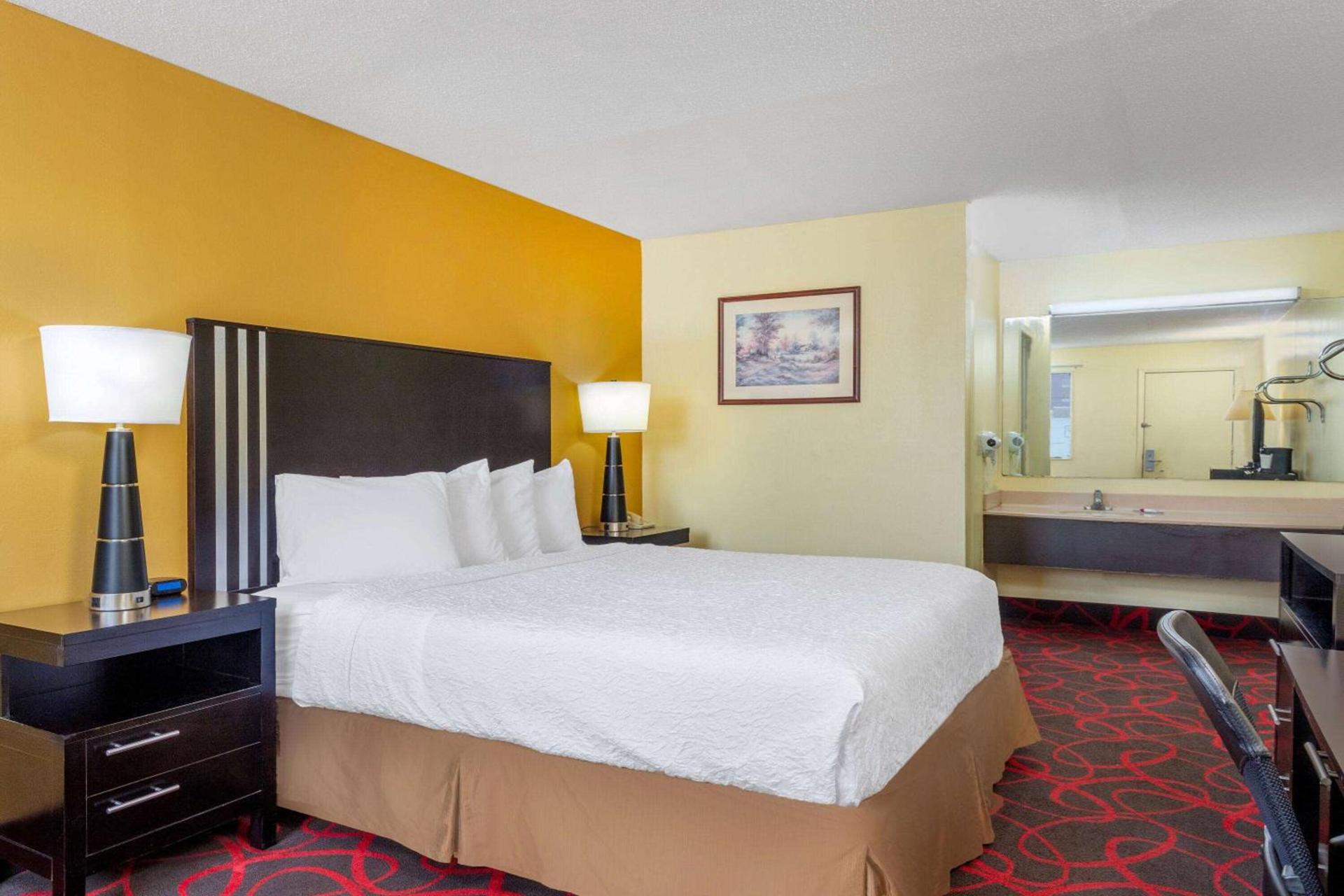 Travelodge by Wyndham Richmond IN photo 13