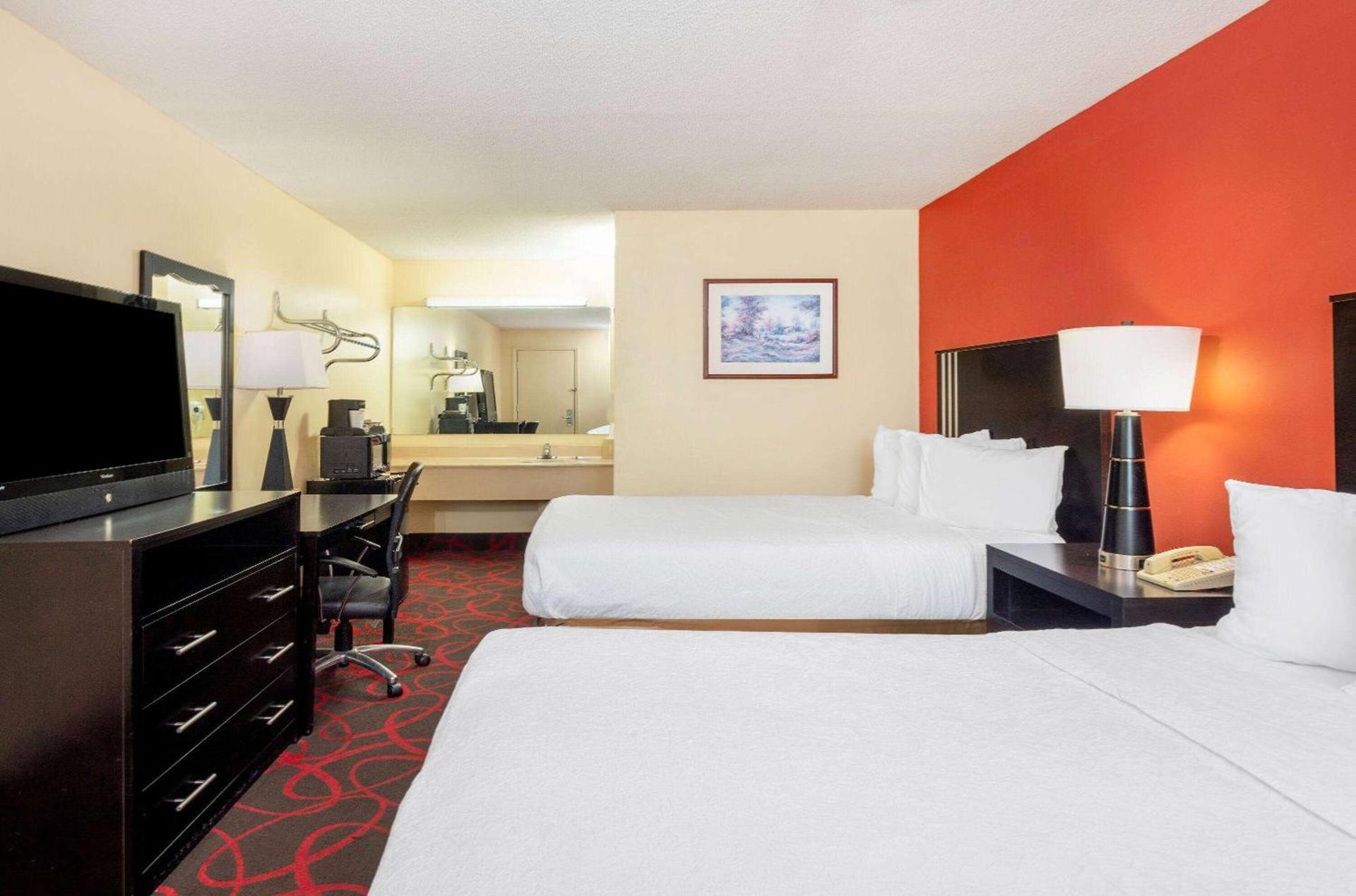 Travelodge by Wyndham Richmond IN photo 16