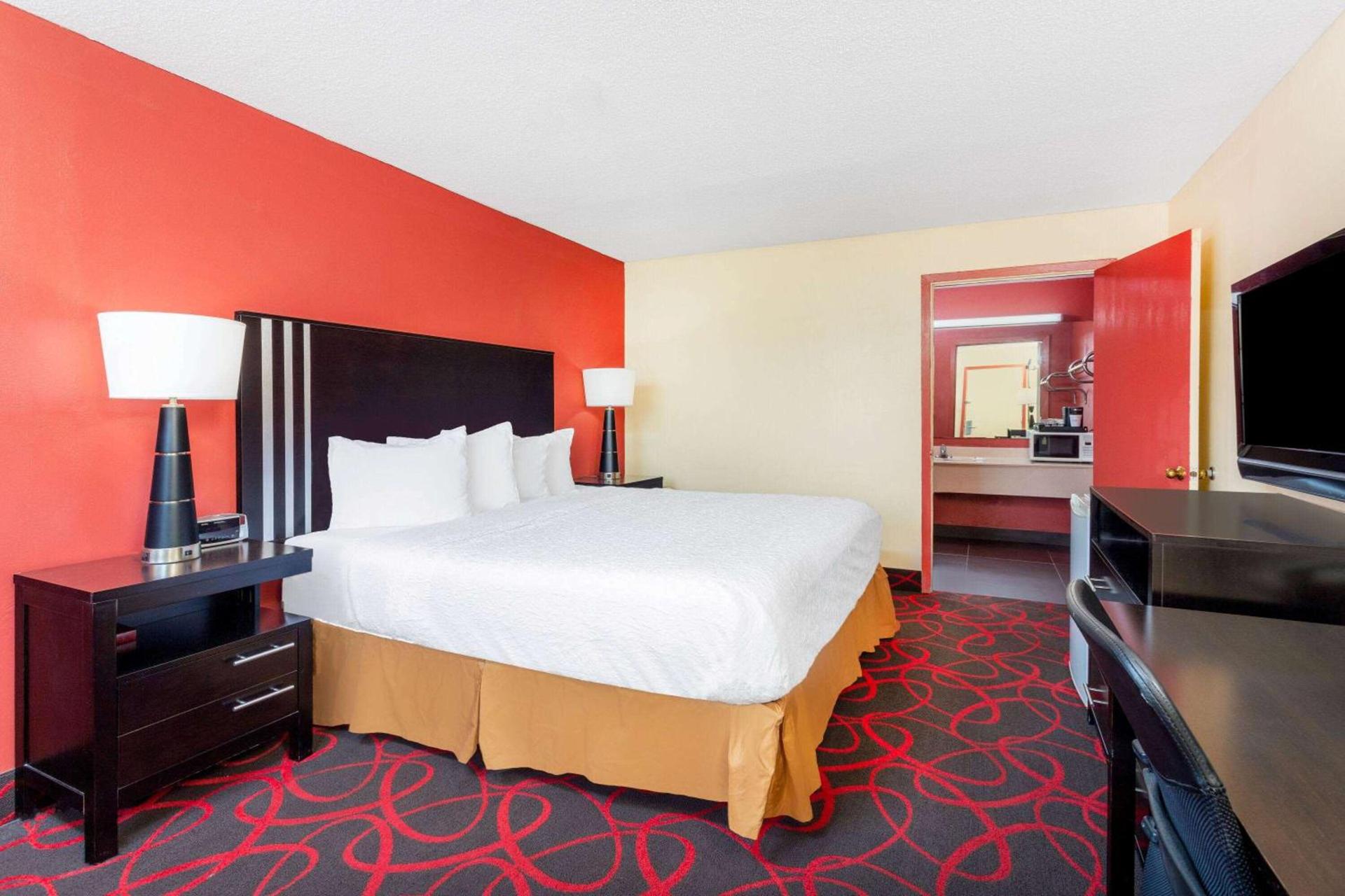 Travelodge by Wyndham Richmond IN photo 21