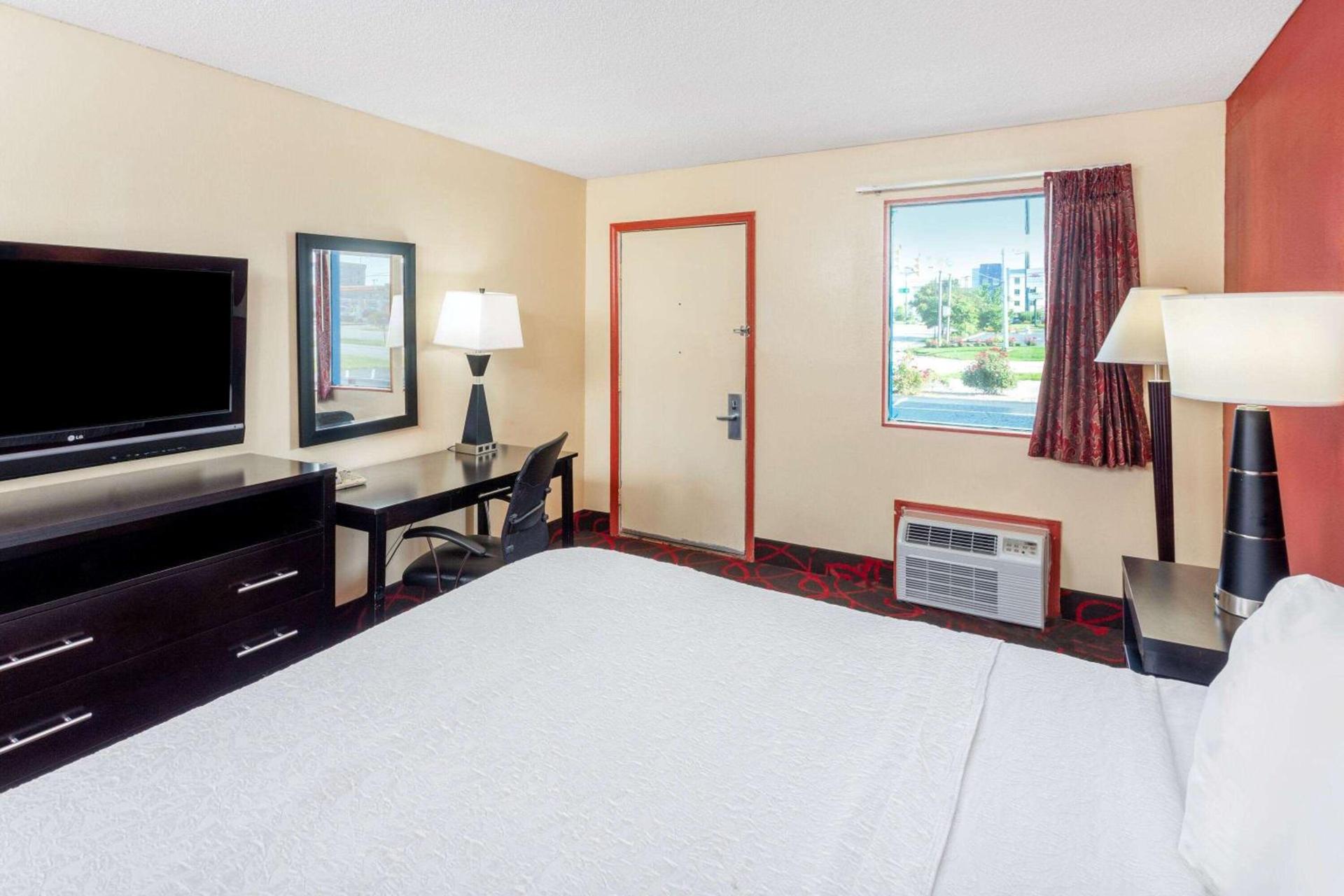 Travelodge by Wyndham Richmond IN photo 22