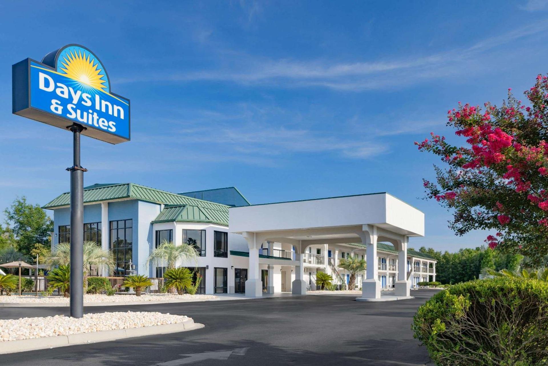 Days Inn & Suites by Wyndham Savannah Midtown photo 39