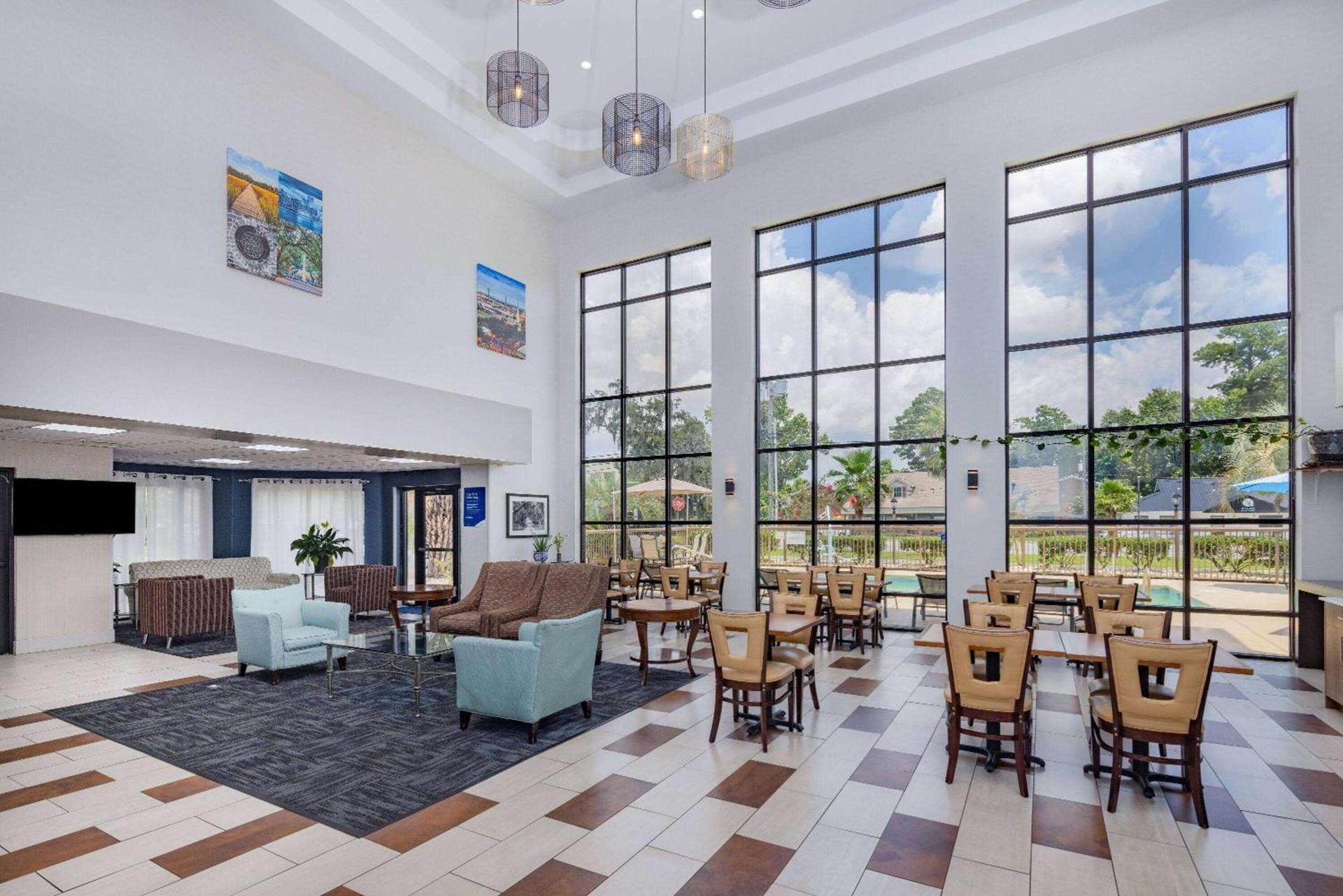 Days Inn & Suites by Wyndham Savannah Midtown photo 5