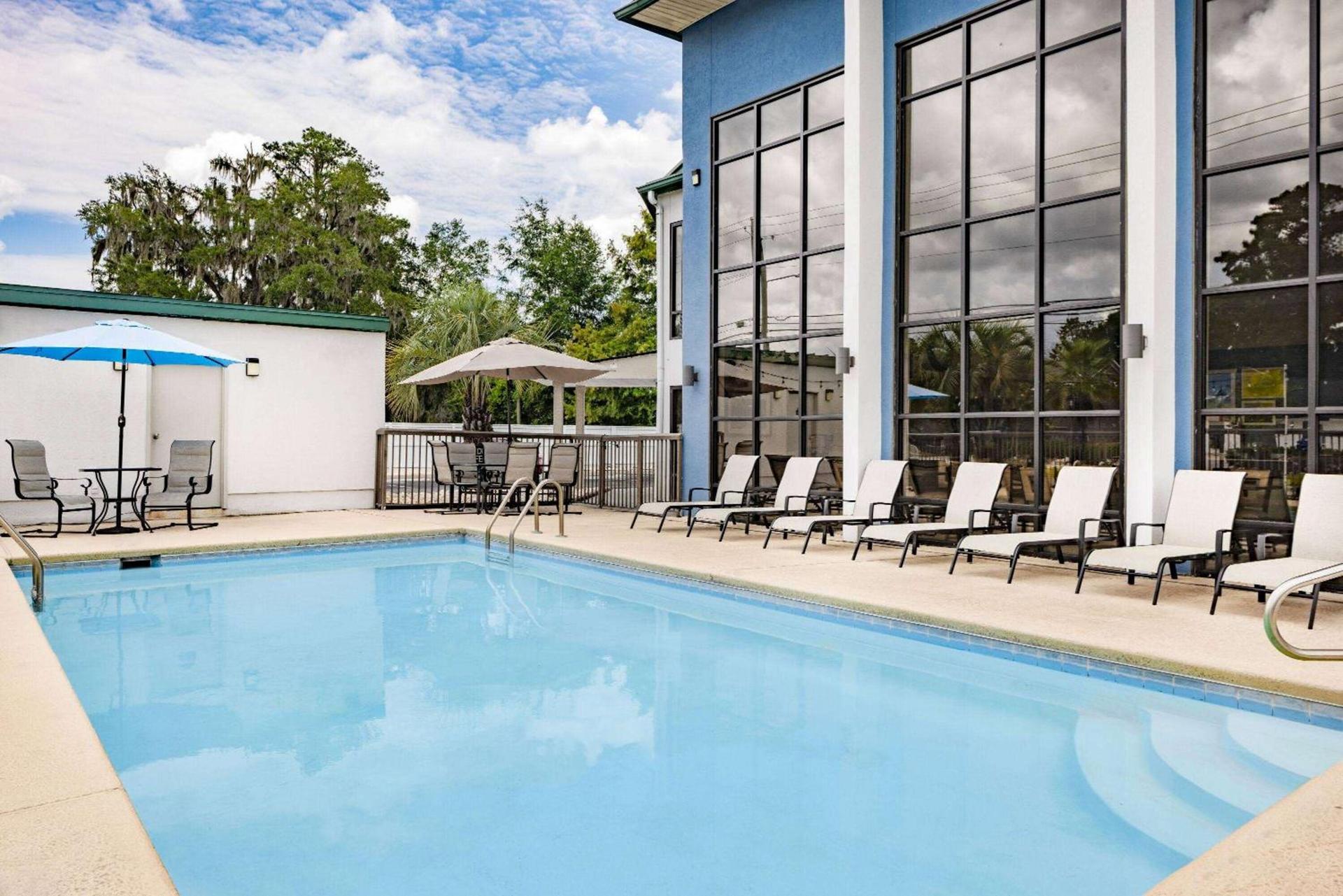 Days Inn & Suites by Wyndham Savannah Midtown photo 18