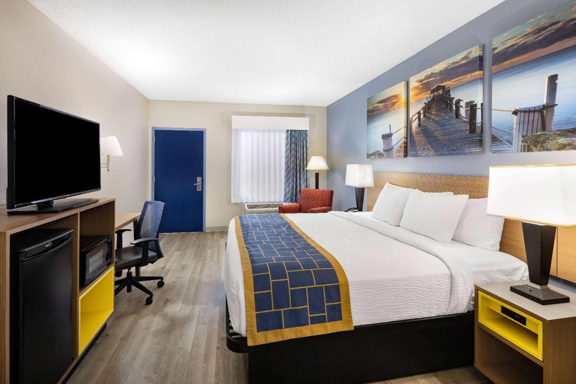 Days Inn & Suites by Wyndham Savannah Midtown photo 7