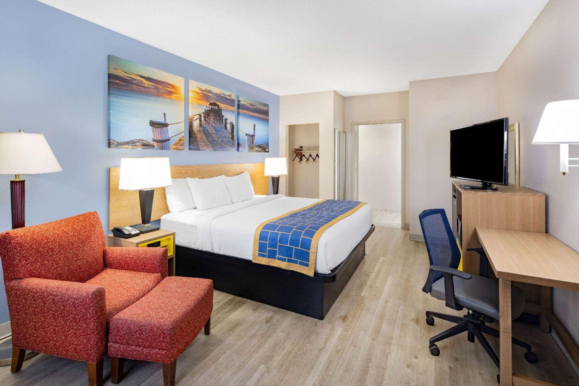 Days Inn & Suites by Wyndham Savannah Midtown photo 13