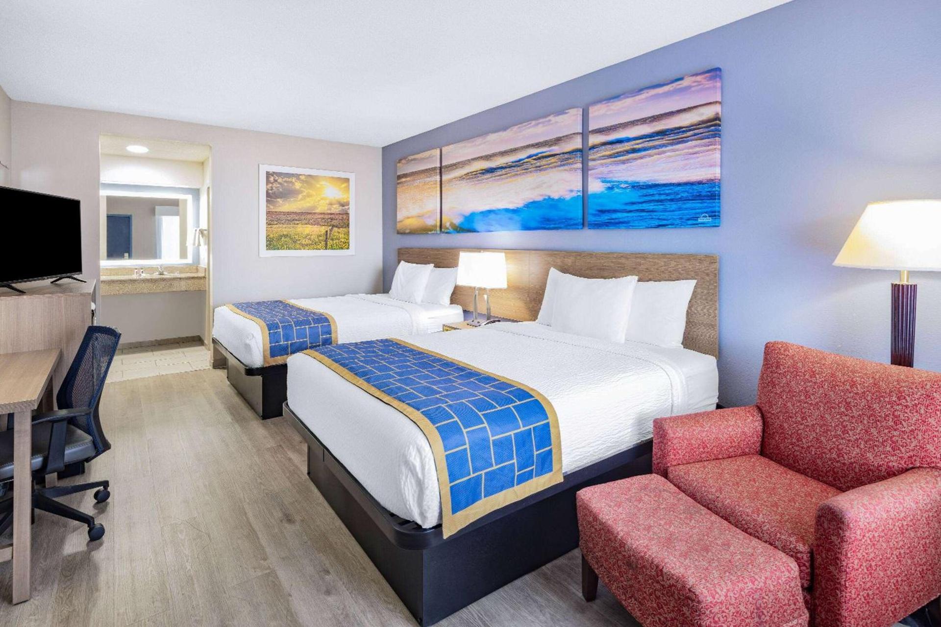 Days Inn & Suites by Wyndham Savannah Midtown photo 16