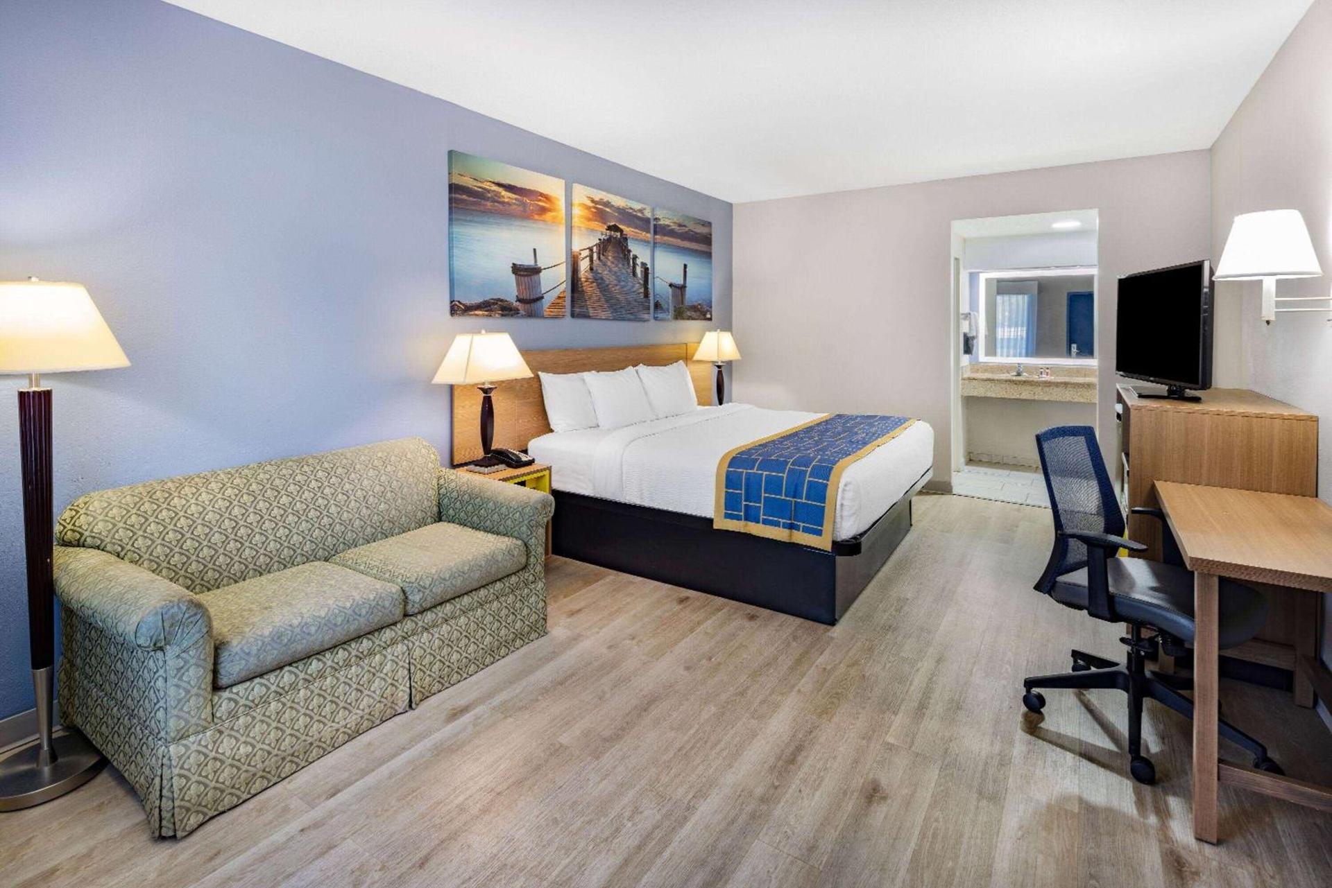 Days Inn & Suites by Wyndham Savannah Midtown photo 20