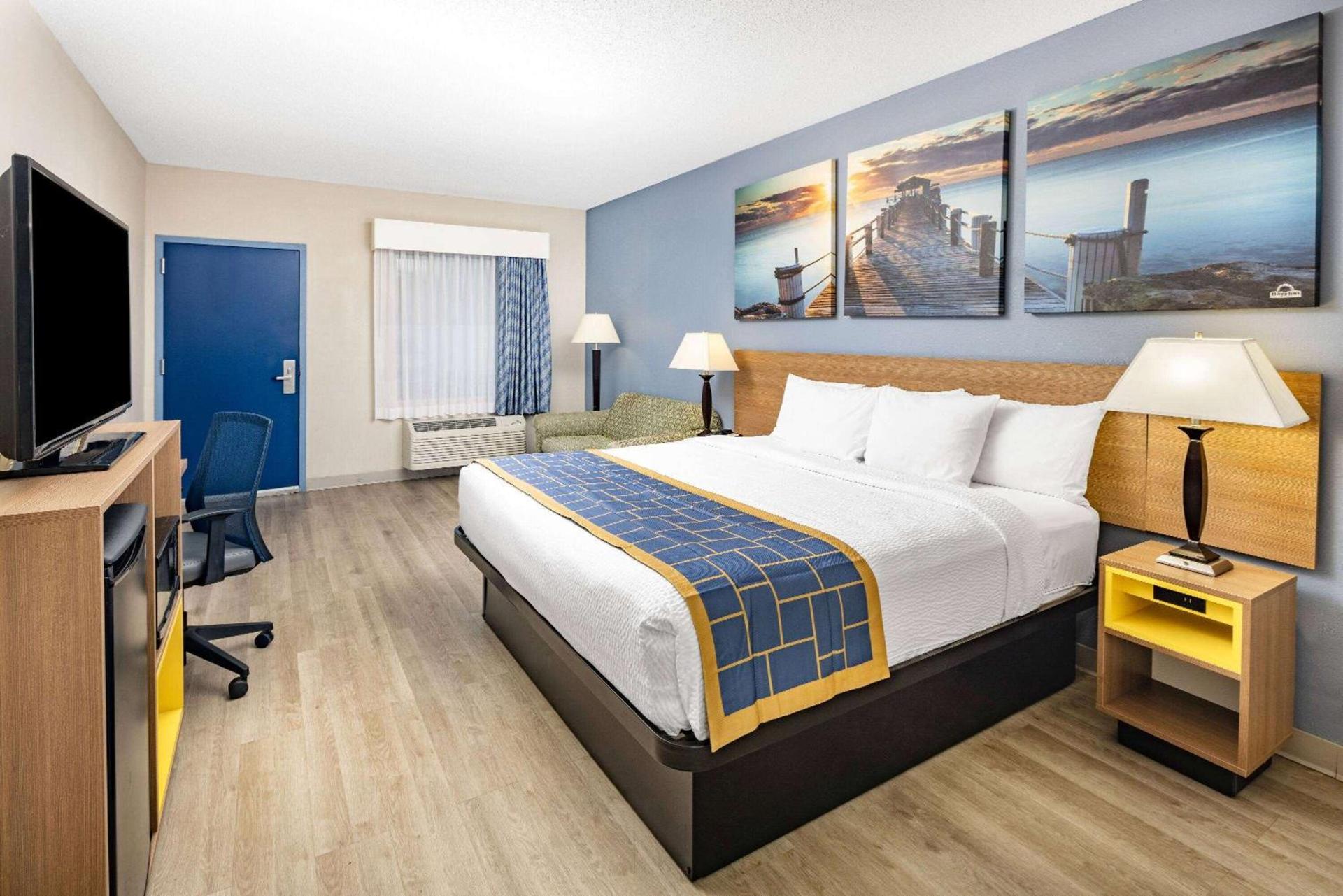 Days Inn & Suites by Wyndham Savannah Midtown photo 21