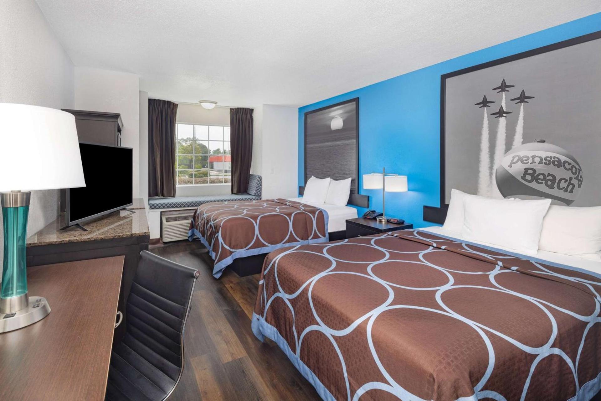 Super 8 by Wyndham Pensacola photo 6