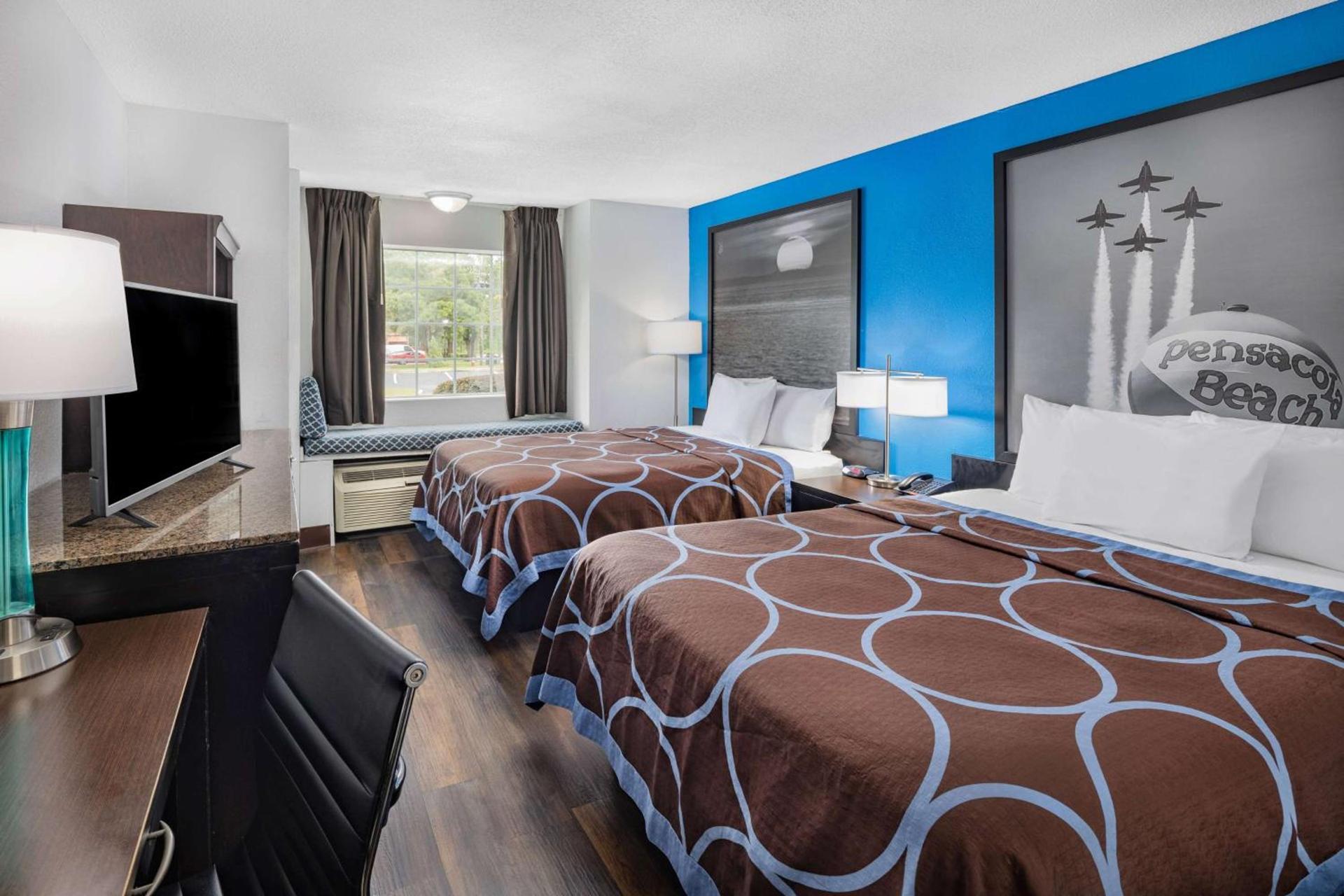 Super 8 by Wyndham Pensacola photo 12