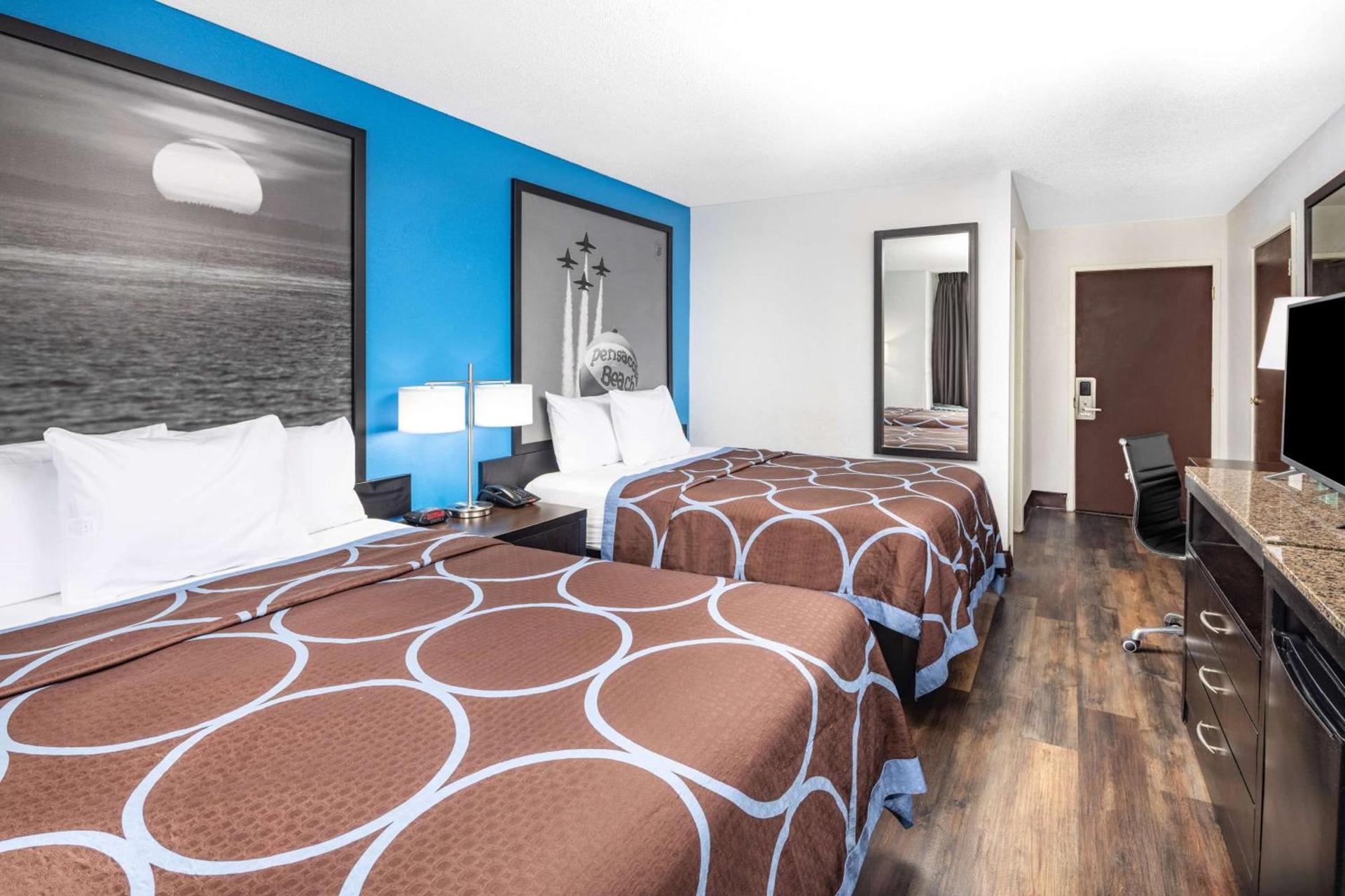 Super 8 by Wyndham Pensacola photo 13