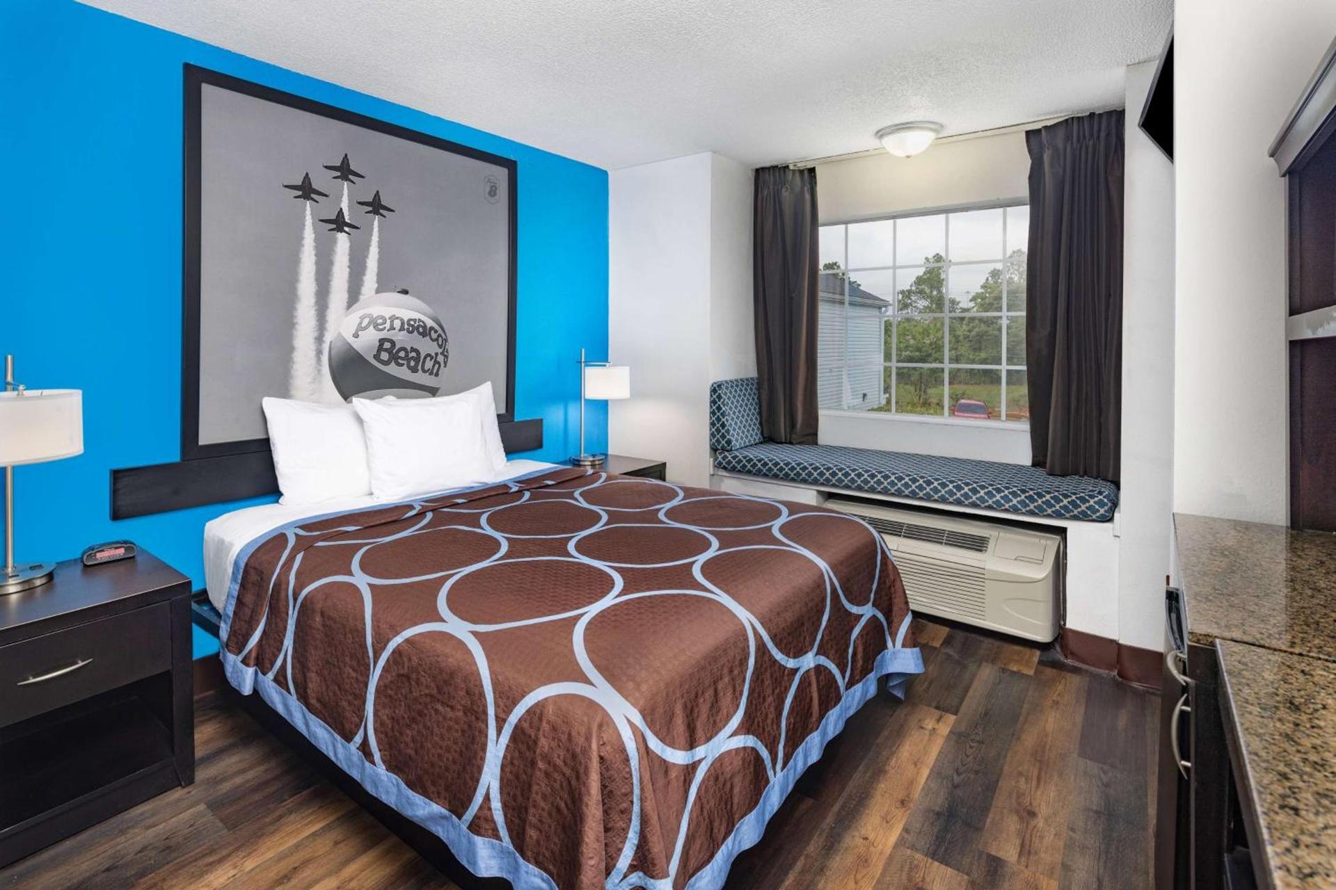 Super 8 by Wyndham Pensacola photo 14