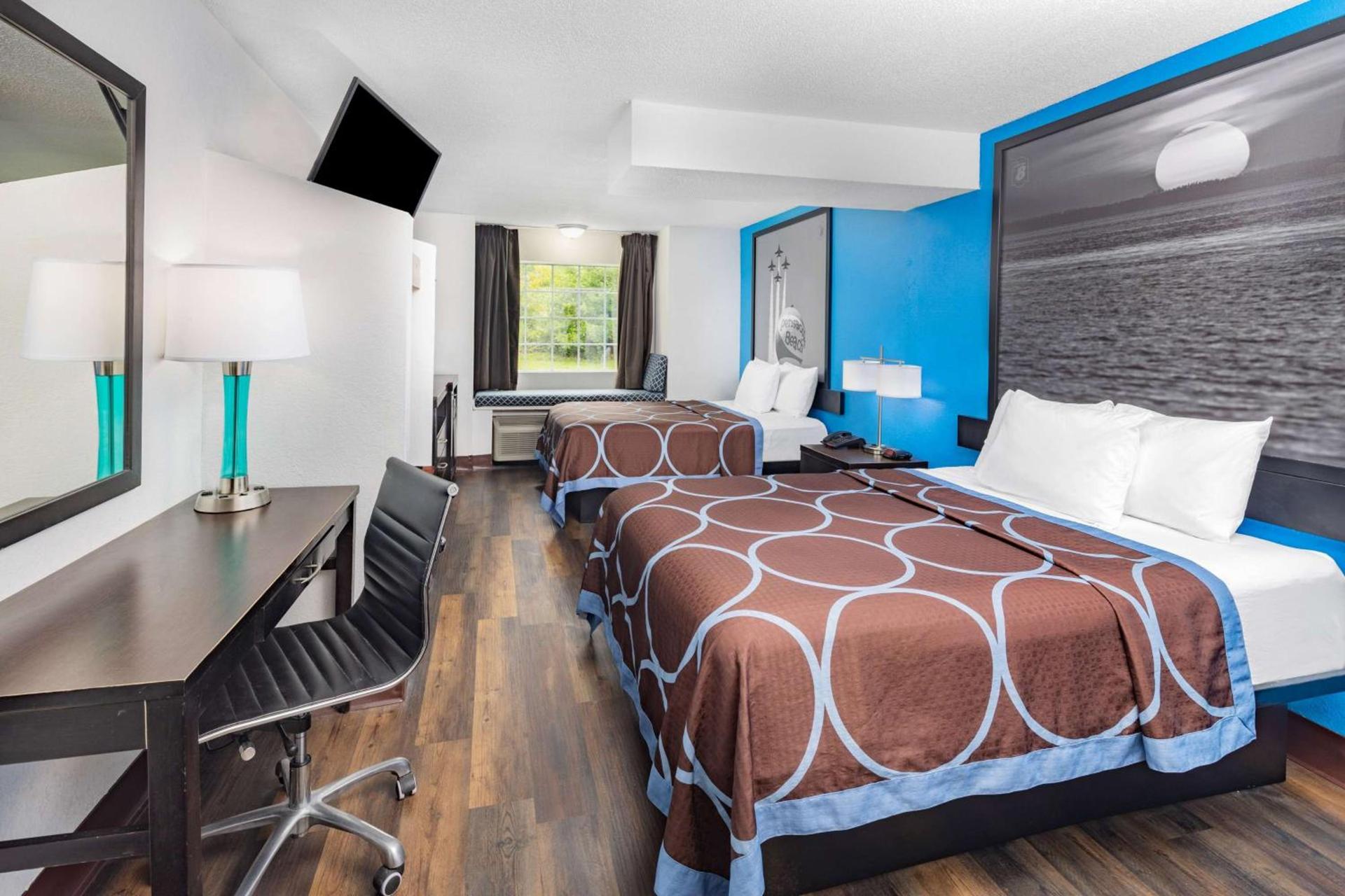 Super 8 by Wyndham Pensacola photo 22