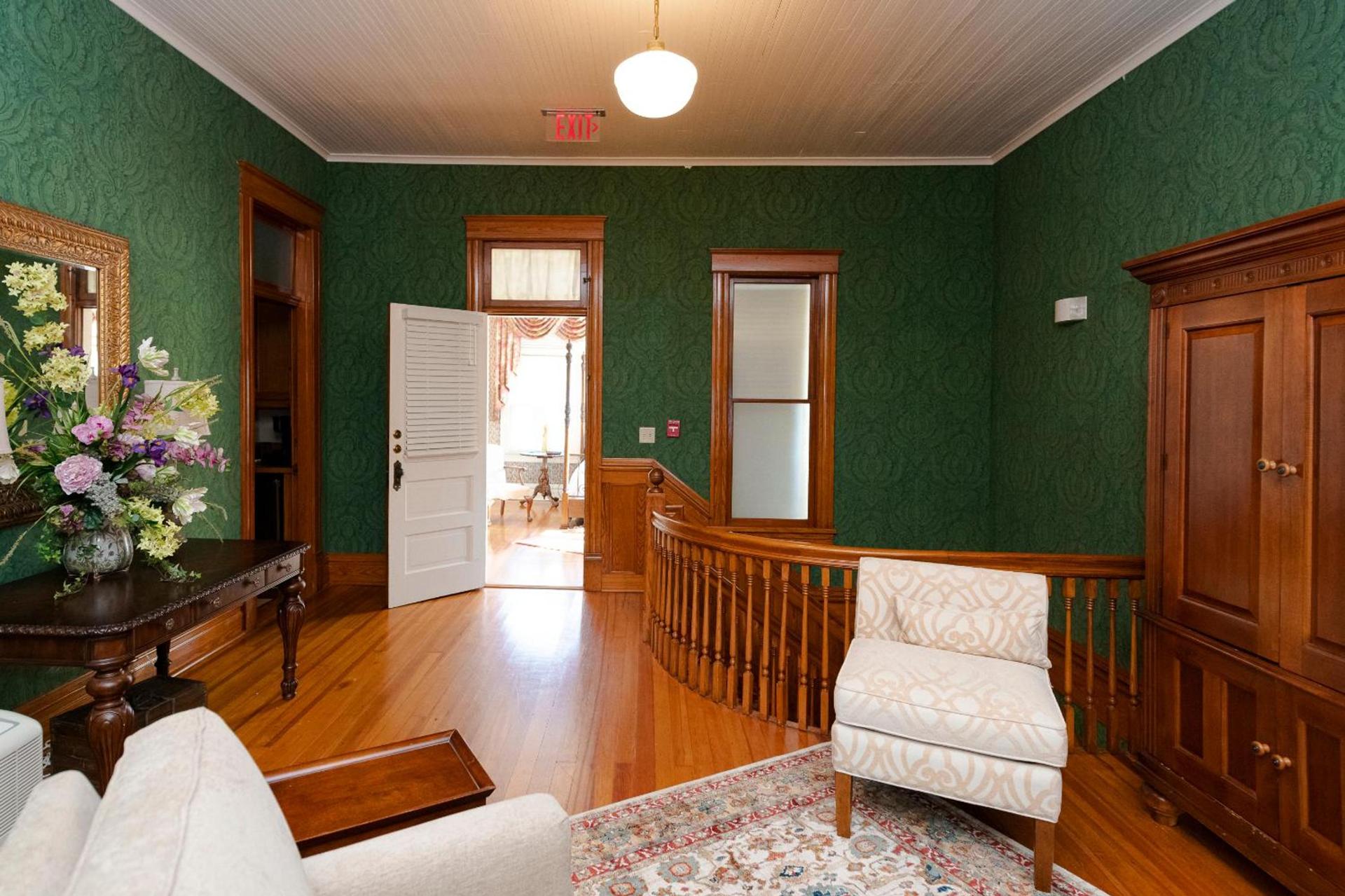 Captain Henderson House photo 21