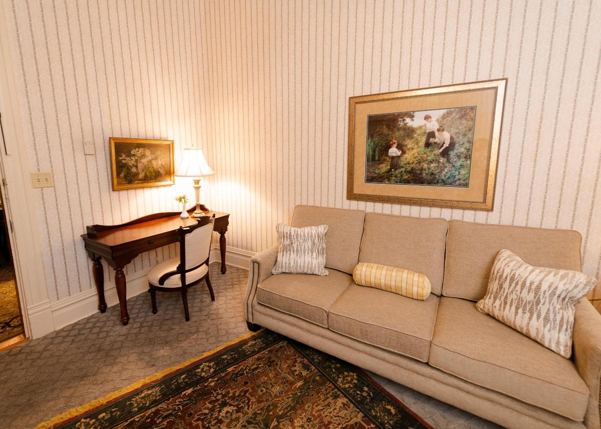 Captain Henderson House photo 7