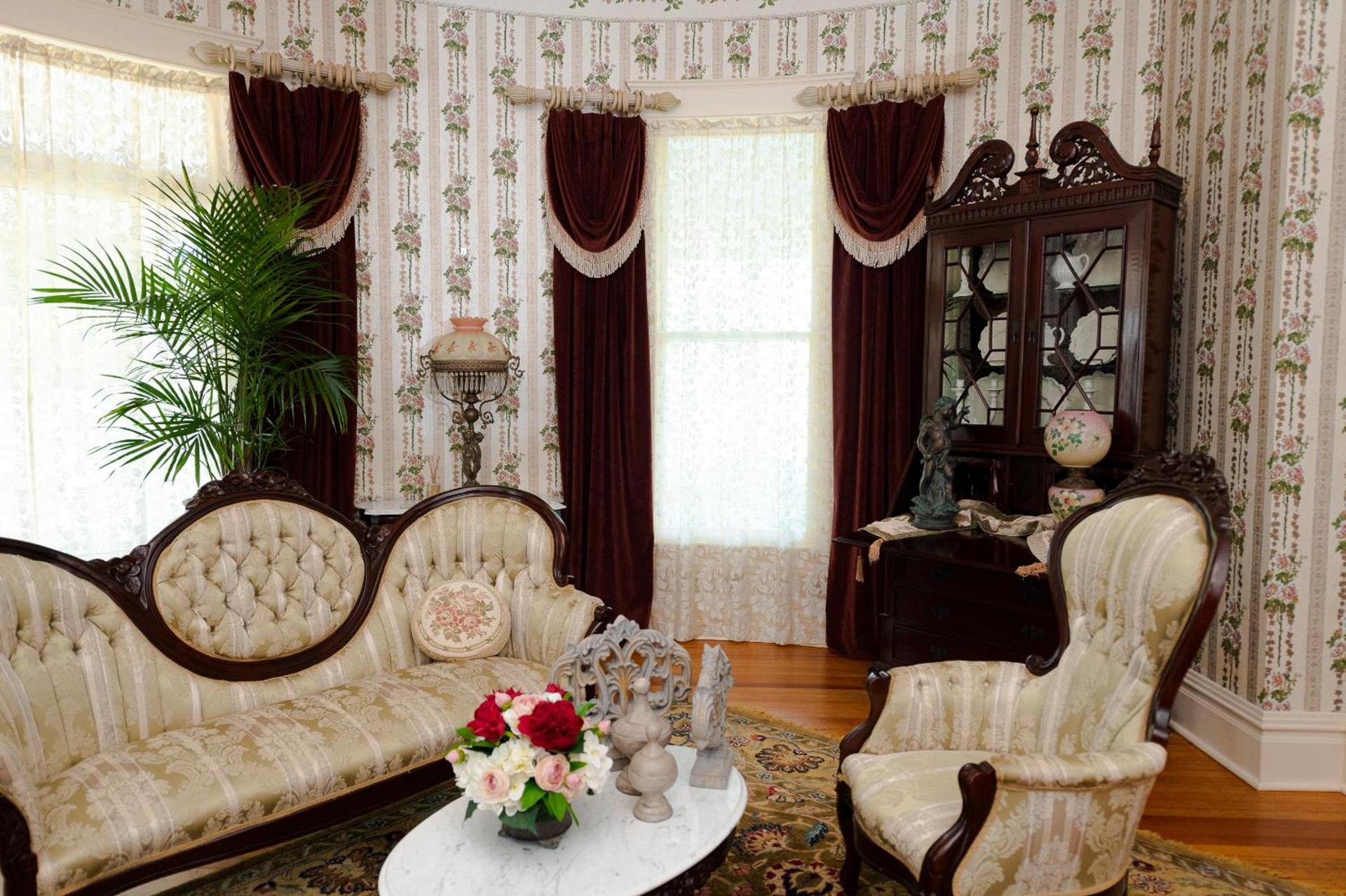 Captain Henderson House photo 31
