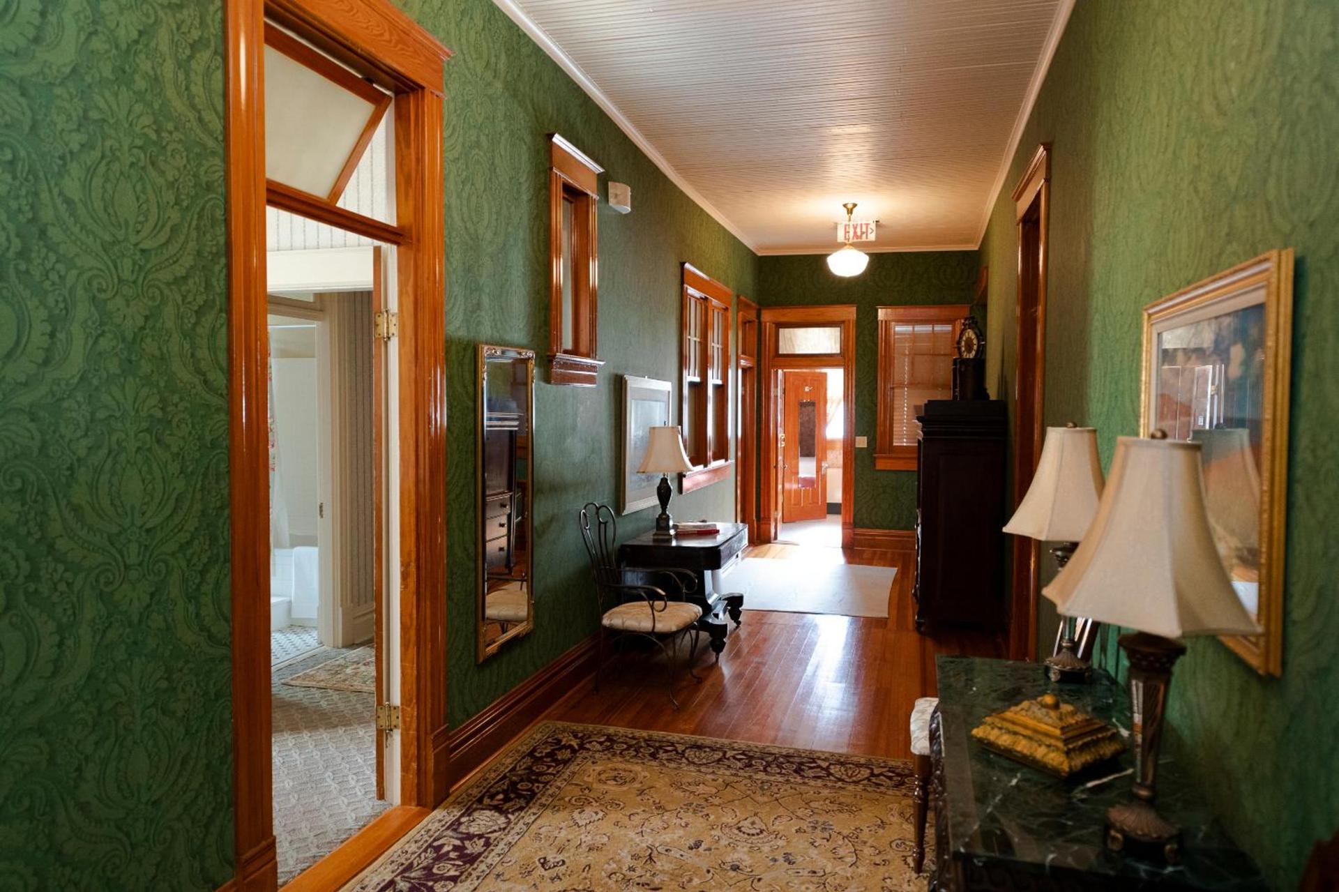 Captain Henderson House photo 22