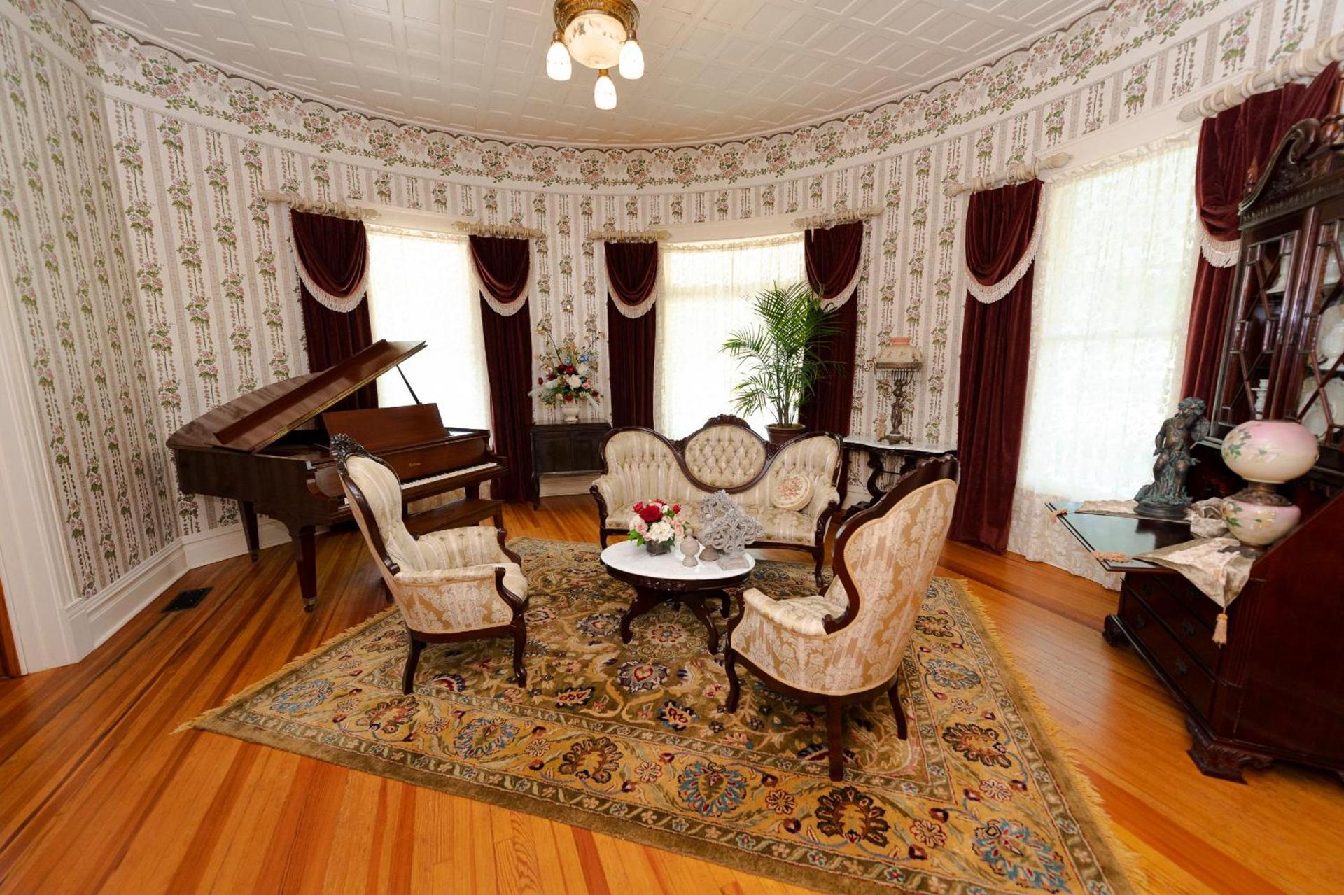 Captain Henderson House photo 24