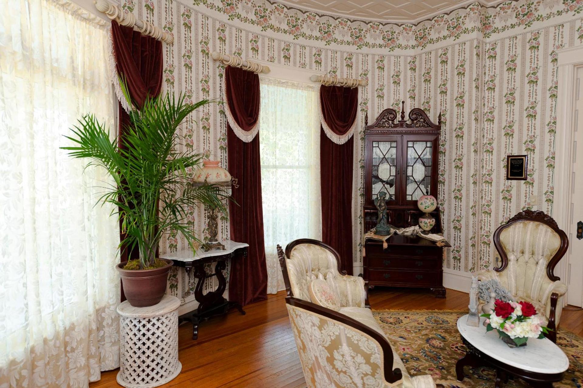 Captain Henderson House photo 33