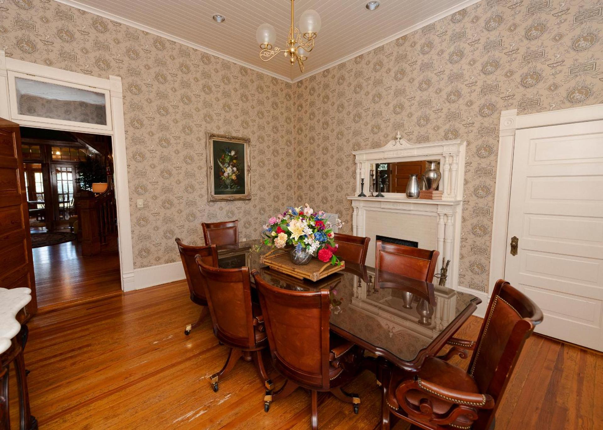 Captain Henderson House photo 34