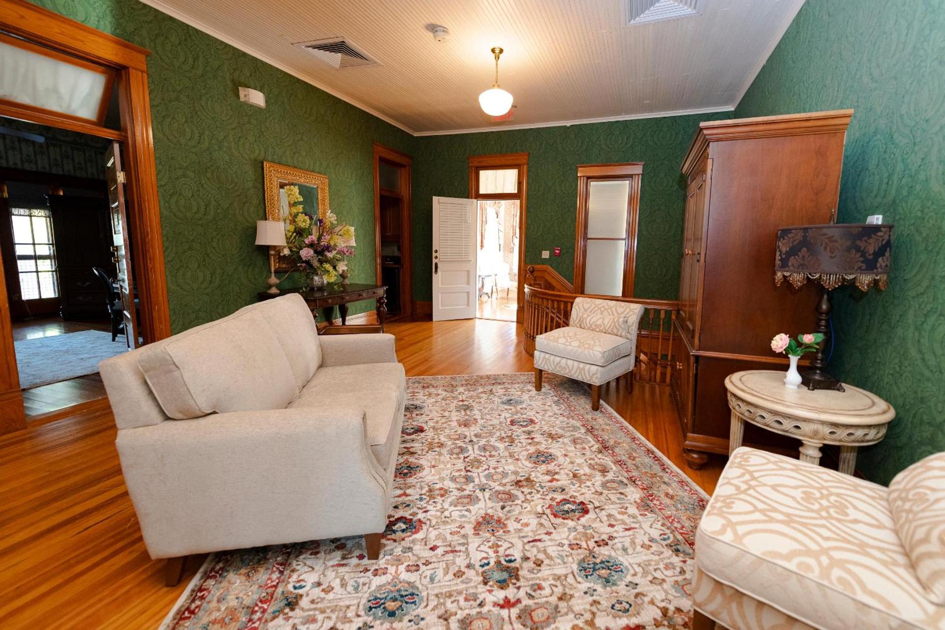 Captain Henderson House photo 37