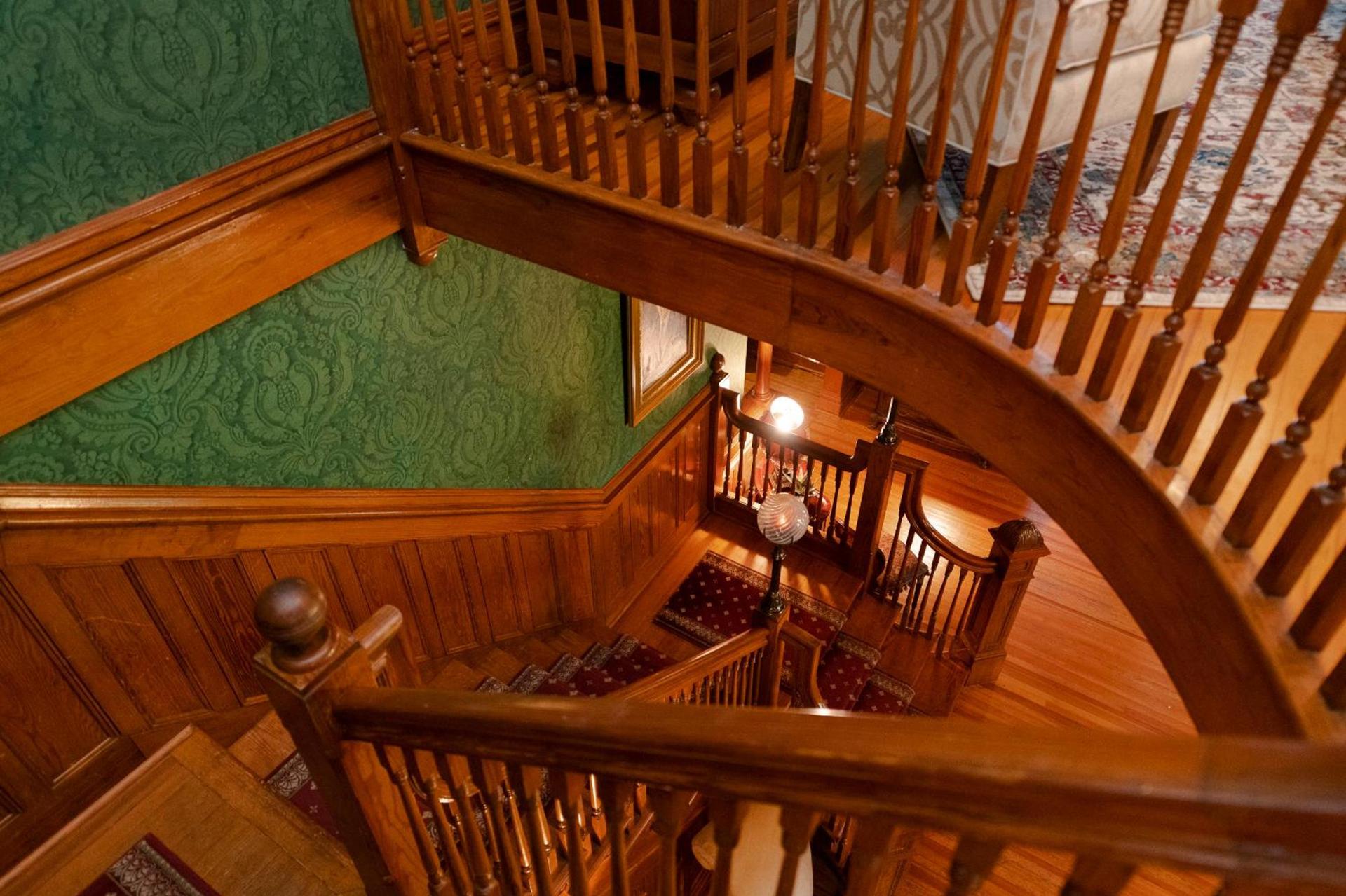 Captain Henderson House photo 26