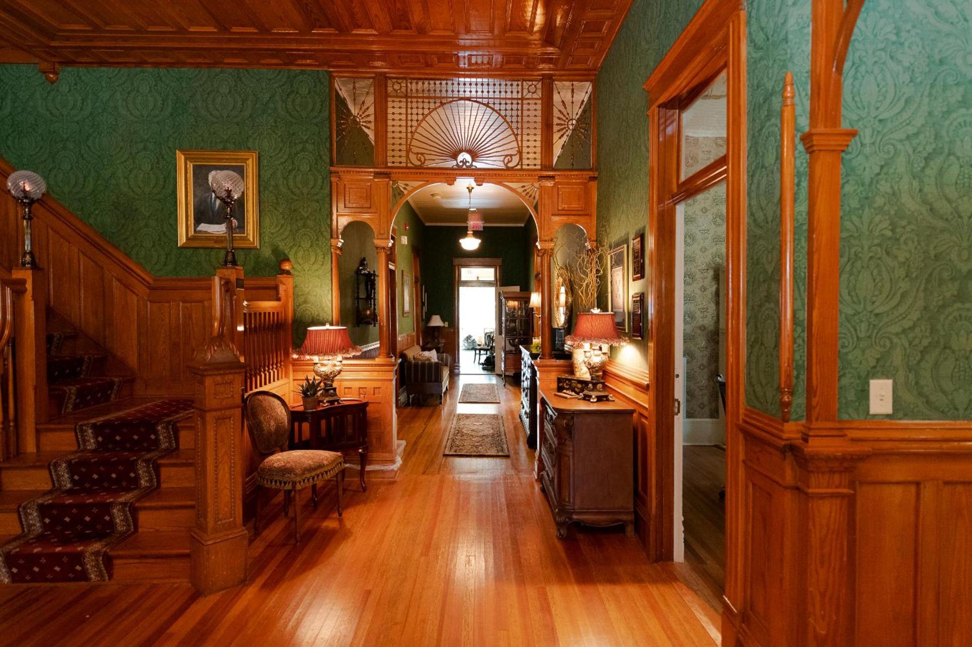 Captain Henderson House photo 5