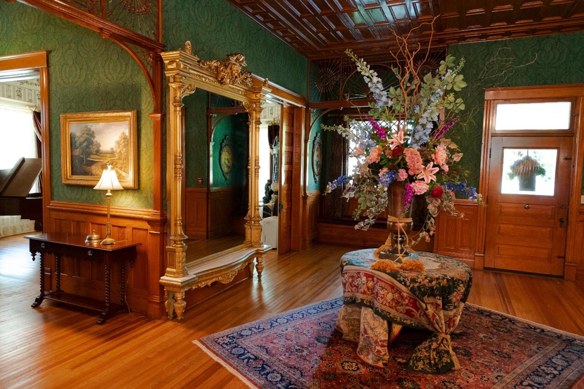Captain Henderson House photo 39