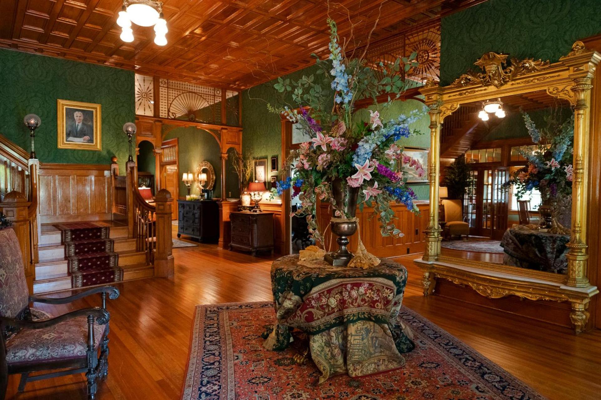 Captain Henderson House photo 35