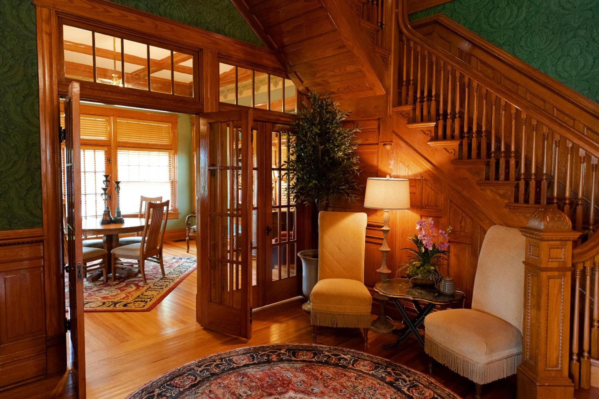 Captain Henderson House photo 8