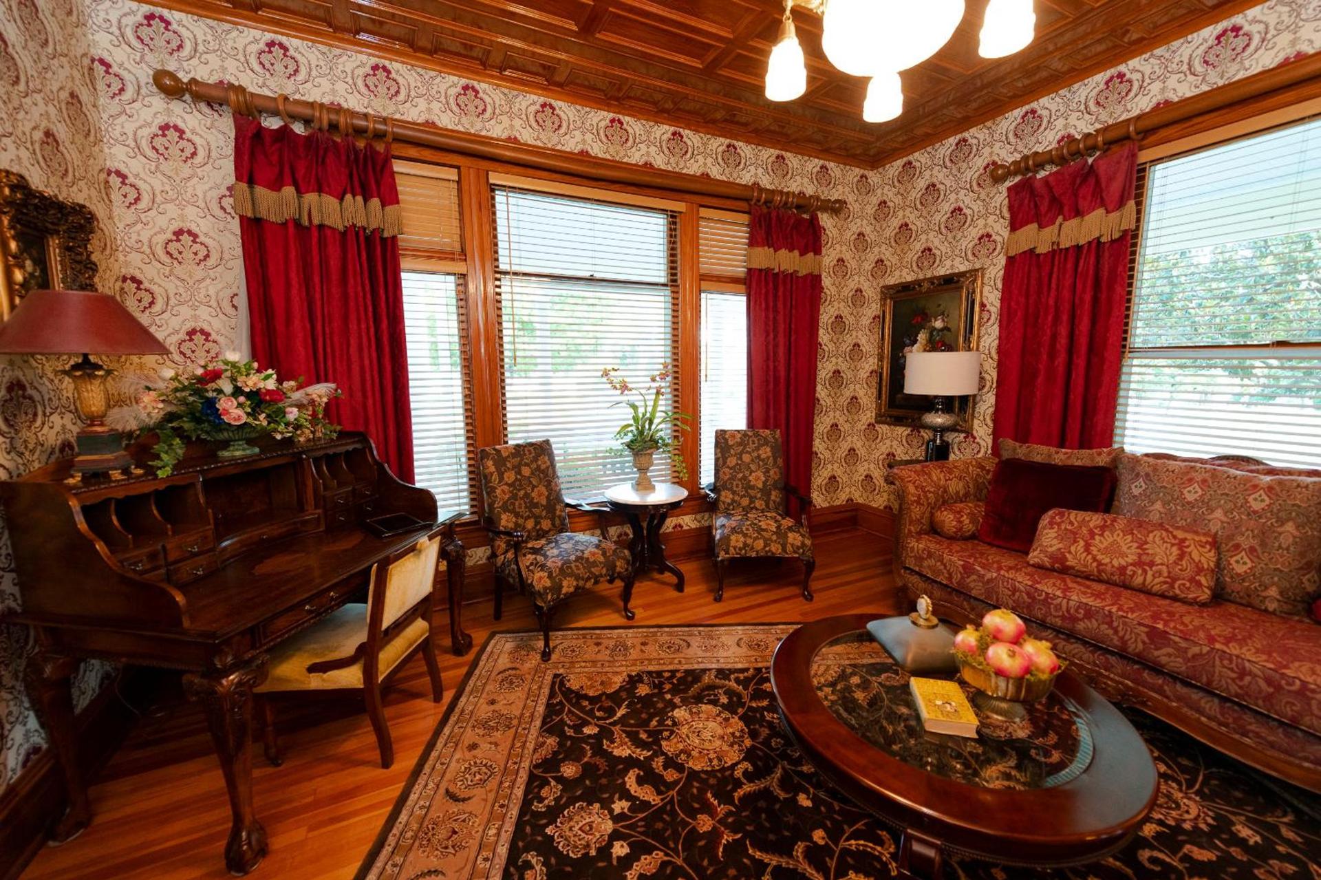 Captain Henderson House photo 25