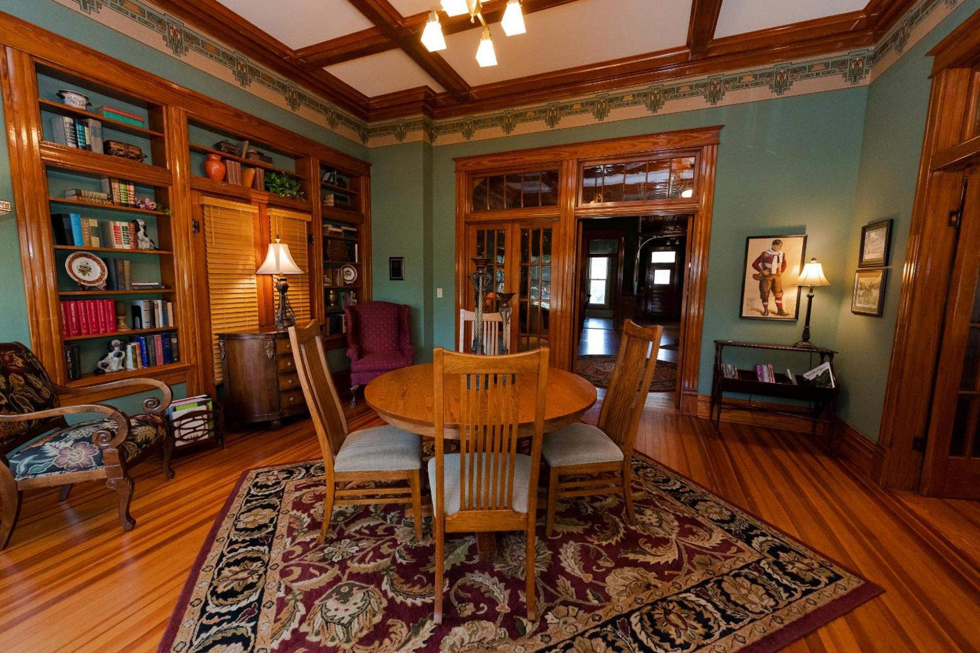 Captain Henderson House photo 12