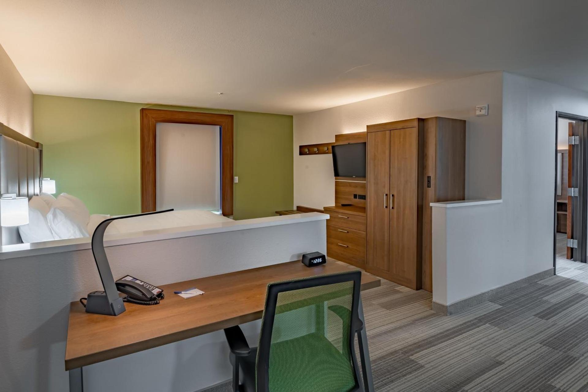 Holiday Inn Express & Suites N Waco Area - West by IHG photo 85