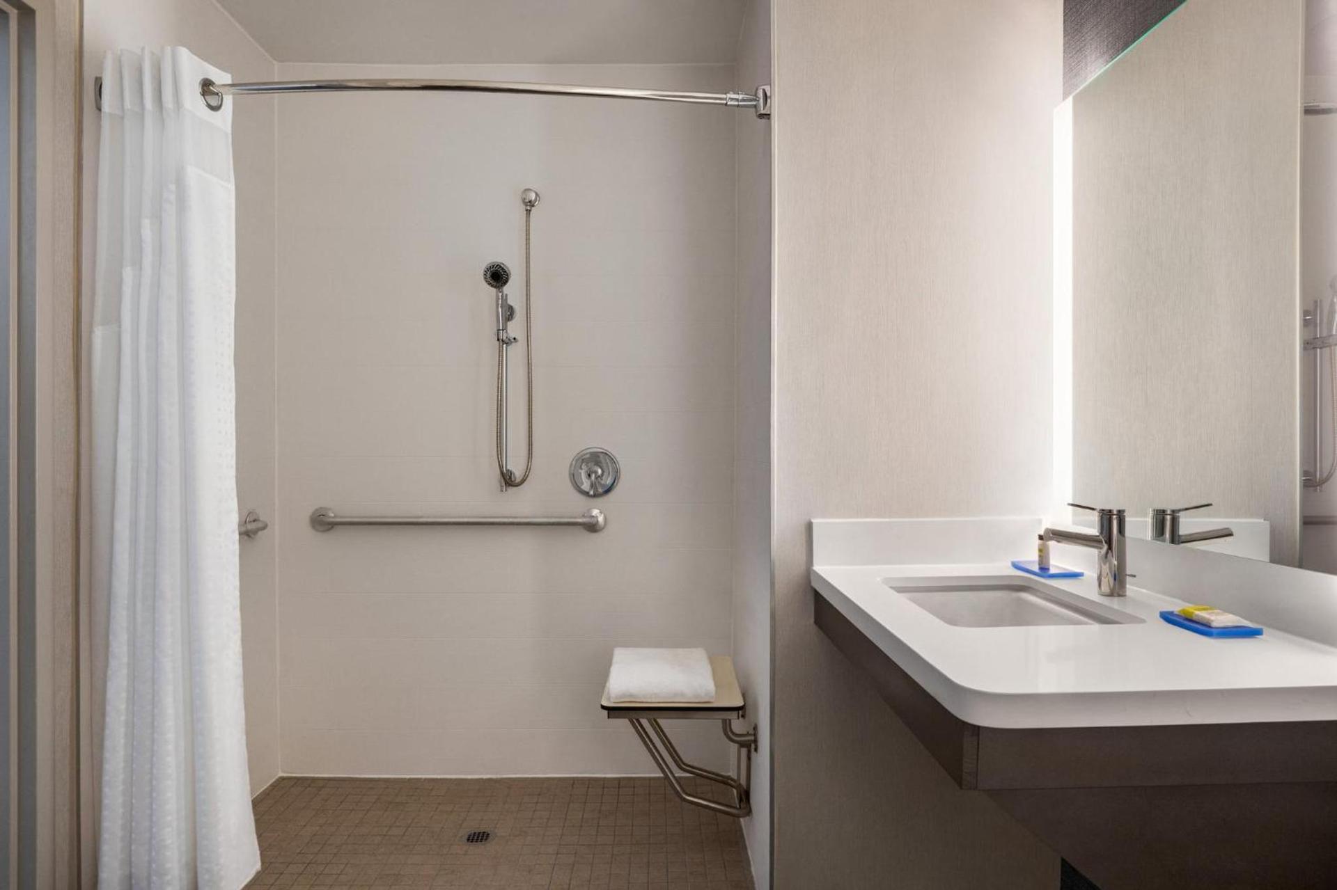 Holiday Inn Express & Suites Denver Airport by IHG photo 61