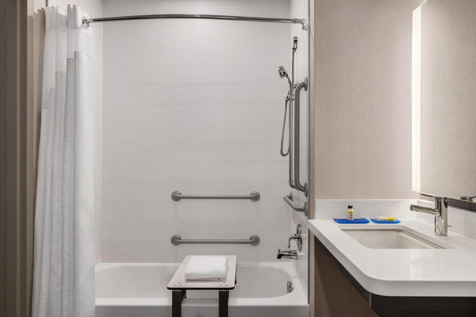 Holiday Inn Express & Suites Denver Airport by IHG photo 57