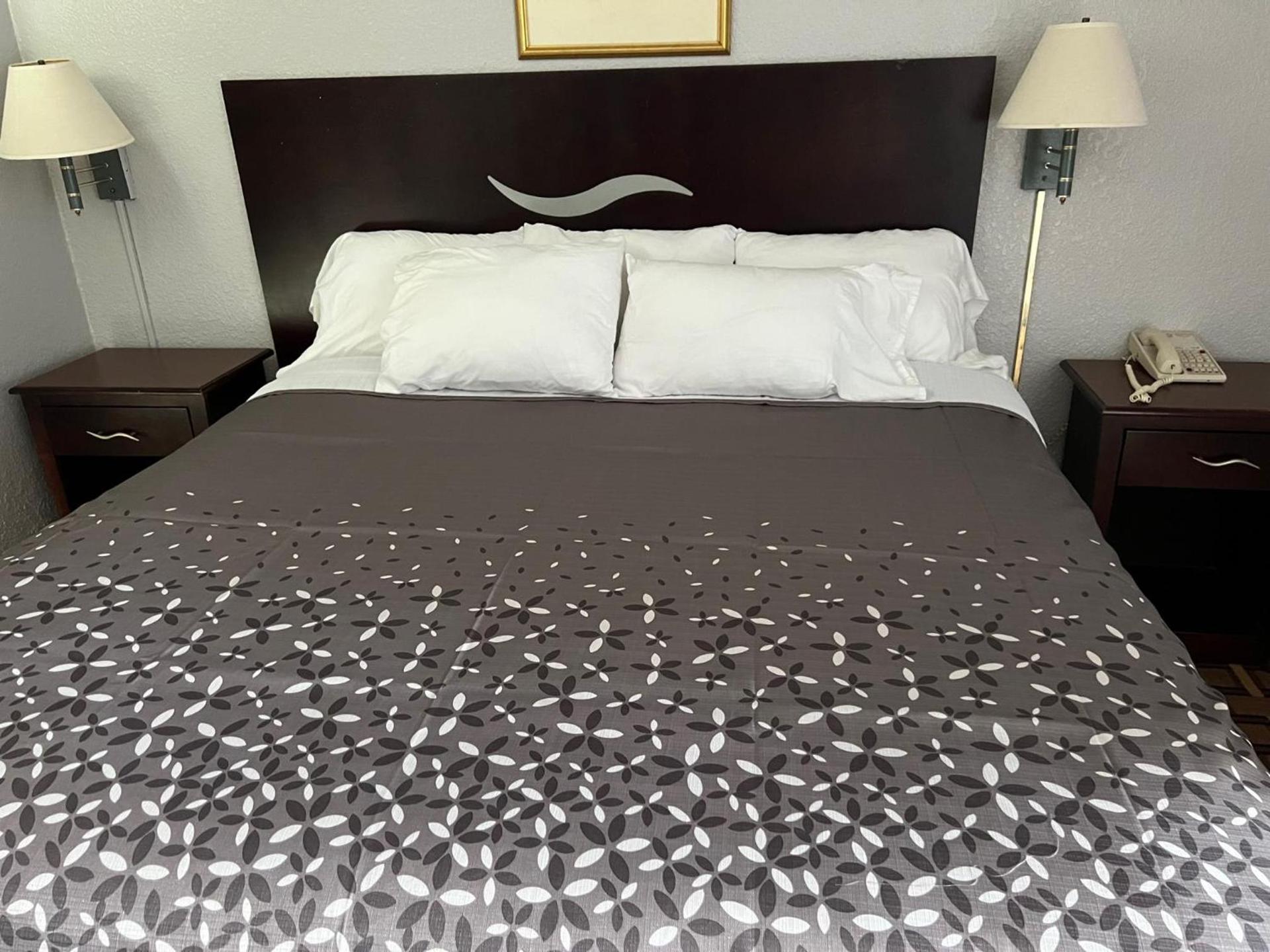 Budget Inn photo 2