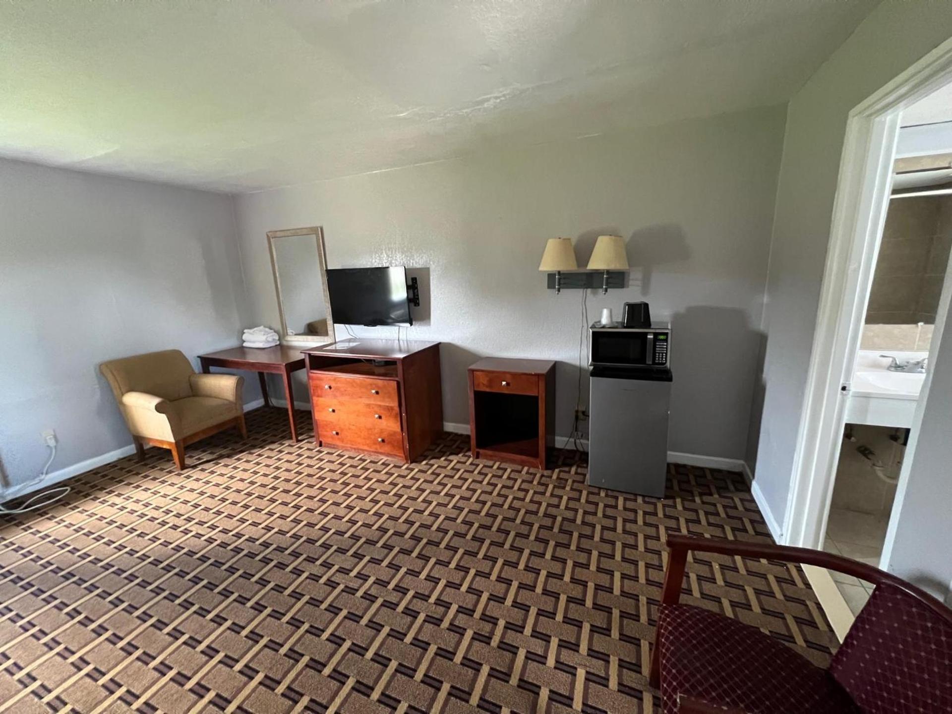 Budget Inn photo 13
