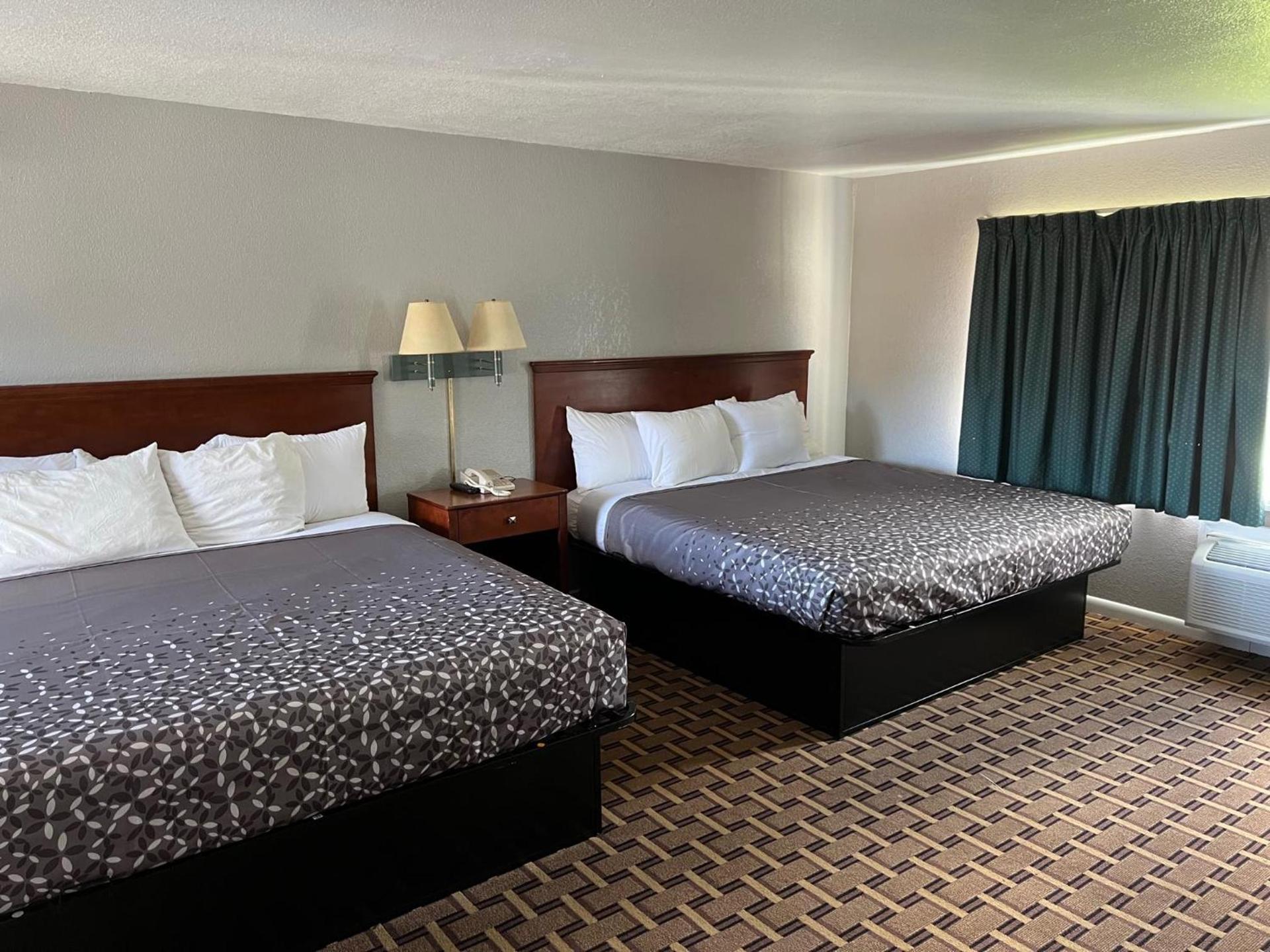 Budget Inn photo 3