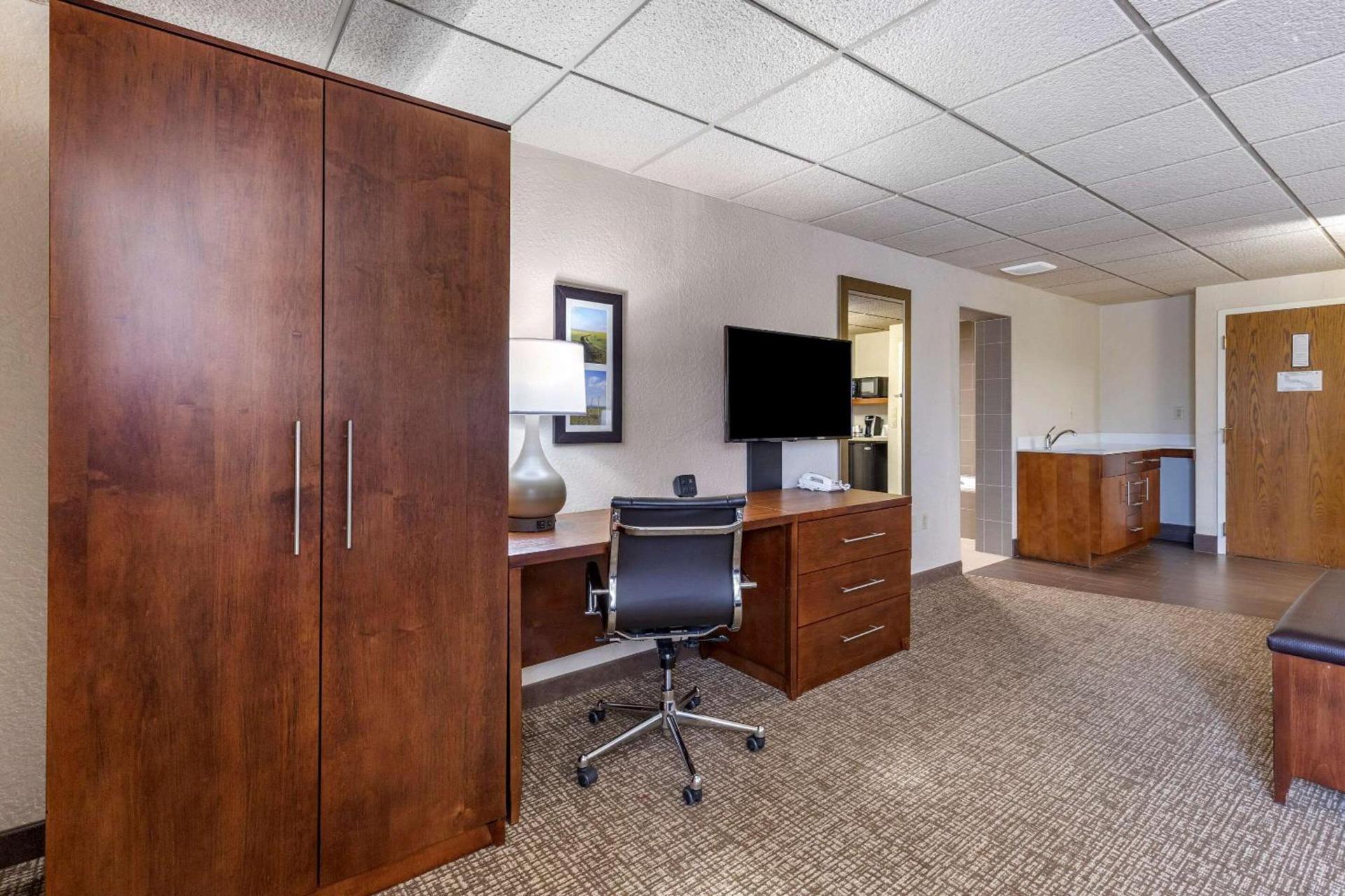 Garner Hotel Butte by IHG photo 11