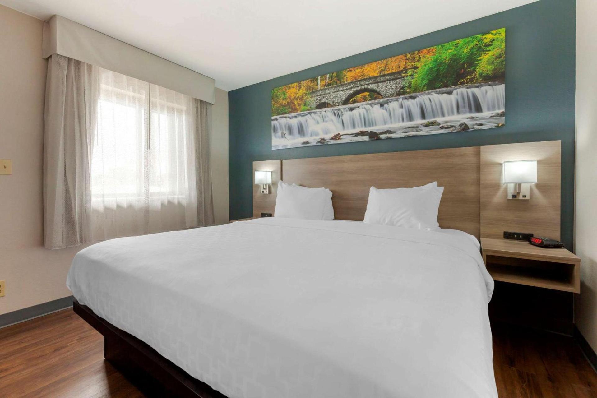Red Roof Inn & Suites Tomah photo 17